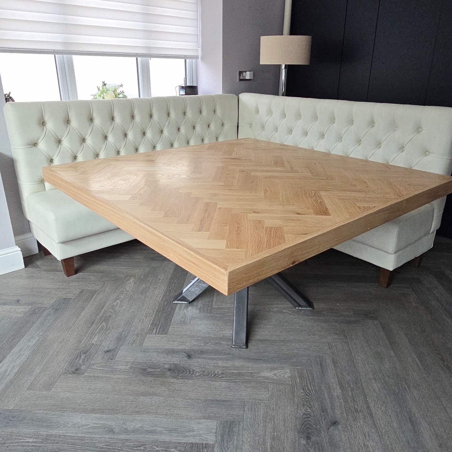 Gather around this banquet booth seating with our oak parquet table finished in natural wax. Loving the colour scheme.
#oakparquet #oakdiningtable #oakfurniture #rccfurniture #woodworking