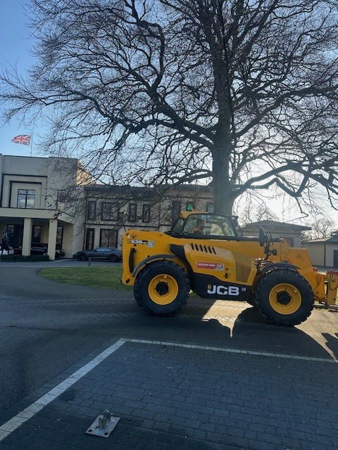 Behind the scenes 👀
Setting the stage for magic doesn’t happen overnight… unless you’re our foreman and crew! 💪
Here’s a peek at the Highfield Team in action, getting everything in place ahead of another show-stopping NYE setup.
Marquees don’t build themselves, but luckily, we’ve got the best in the business!
#BehindTheScenes #EventPlanning #Teamwork #EventProduction
