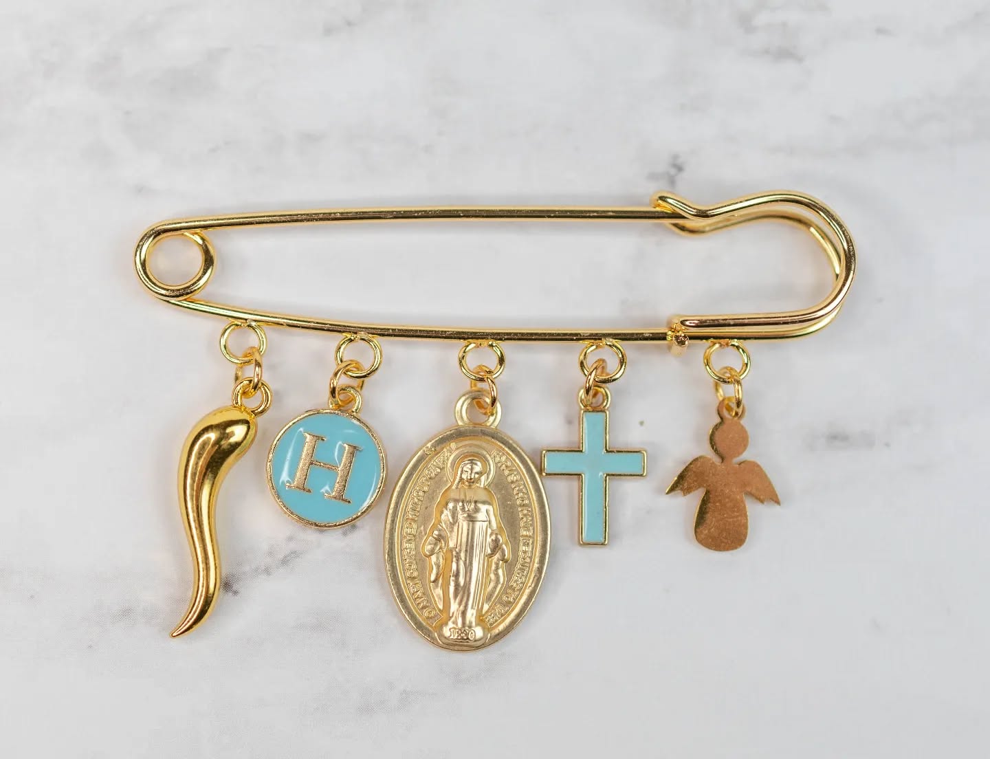 For those interested in a simple pin, we have these beautiful ones available ā¤ļø
-
-
-
#babypin #babybrooch #babykeepsakes #baptismgift #babiesofinstagram #baptismbomboniere #babygift #babypresent #LuxGiftBoxes #strollerpin #Vaughan #Woodbridge #Thornhill #Toronto #momlife