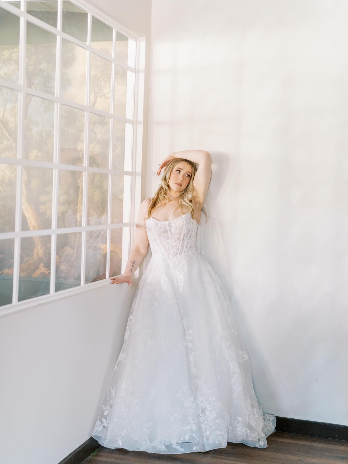 Had so much fun picking up my camera and getting creative today with other creatives! Looking forward to being inspired more this year!
Bookstore & Floral Studio | @theflorashelves
Floral | @wedandwillowfloral
Model | @jadayounger
Bridal Dresses | @tiffanisbridalofappleton
Stationary | @dinydesignco
Cake | @taylorstreatsllc