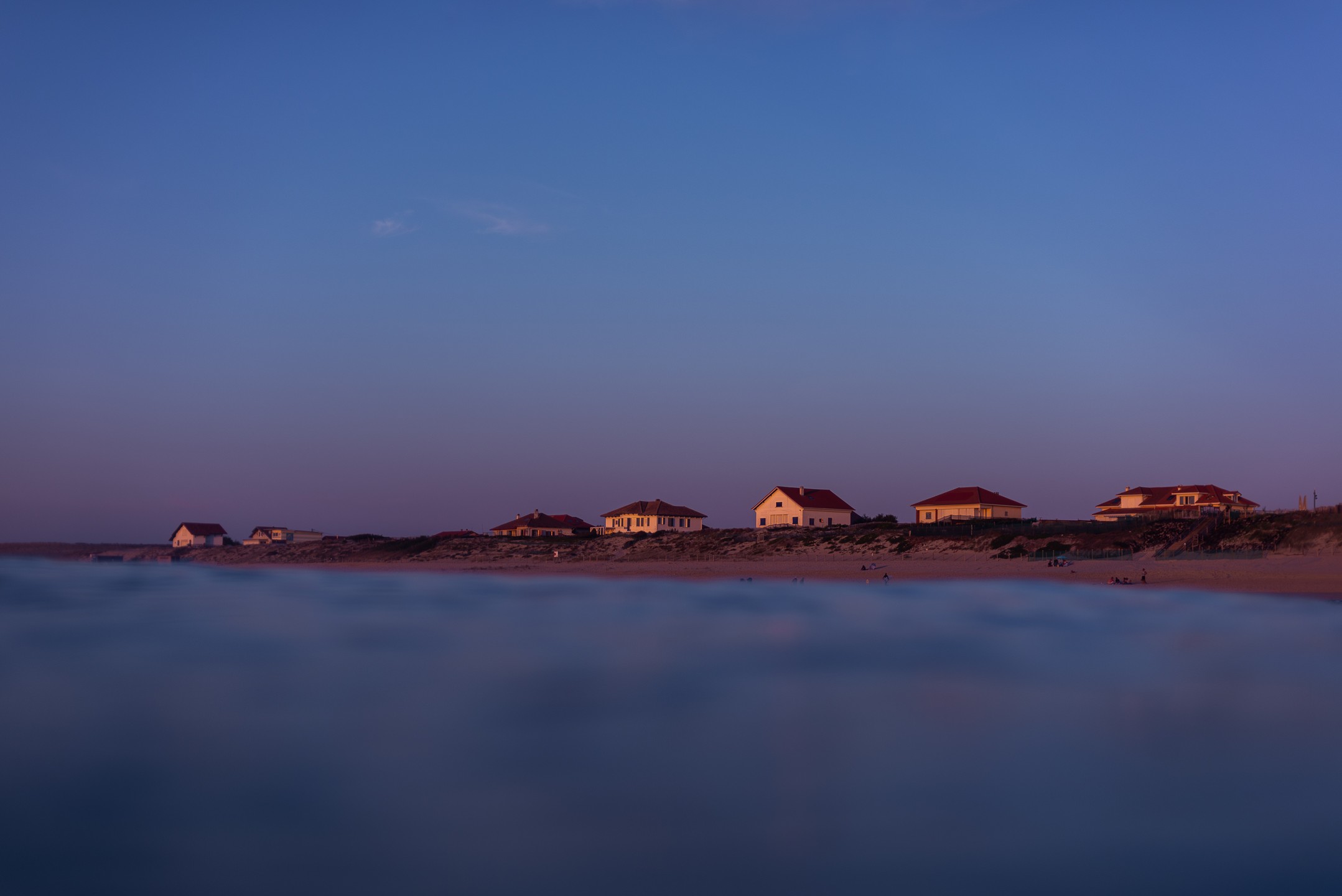Des Ailes à Remember. #paradis #jolijardin #beachlife #mimizan #sunsetsession #mimizanplage #ocean #jamaissansocean #underwater #underwaterphotography #moon #sunsetphotography #ocean #coucherdesoleil #sunsetlovers #sunset #mimizantourisme #surfphotography #biscarosse #contis #hossegor #surfmimizan #photographelandes #photographemimizan #landes #leslandes #nikon #manonduport #aquatech_imagingsolutions #aquatech