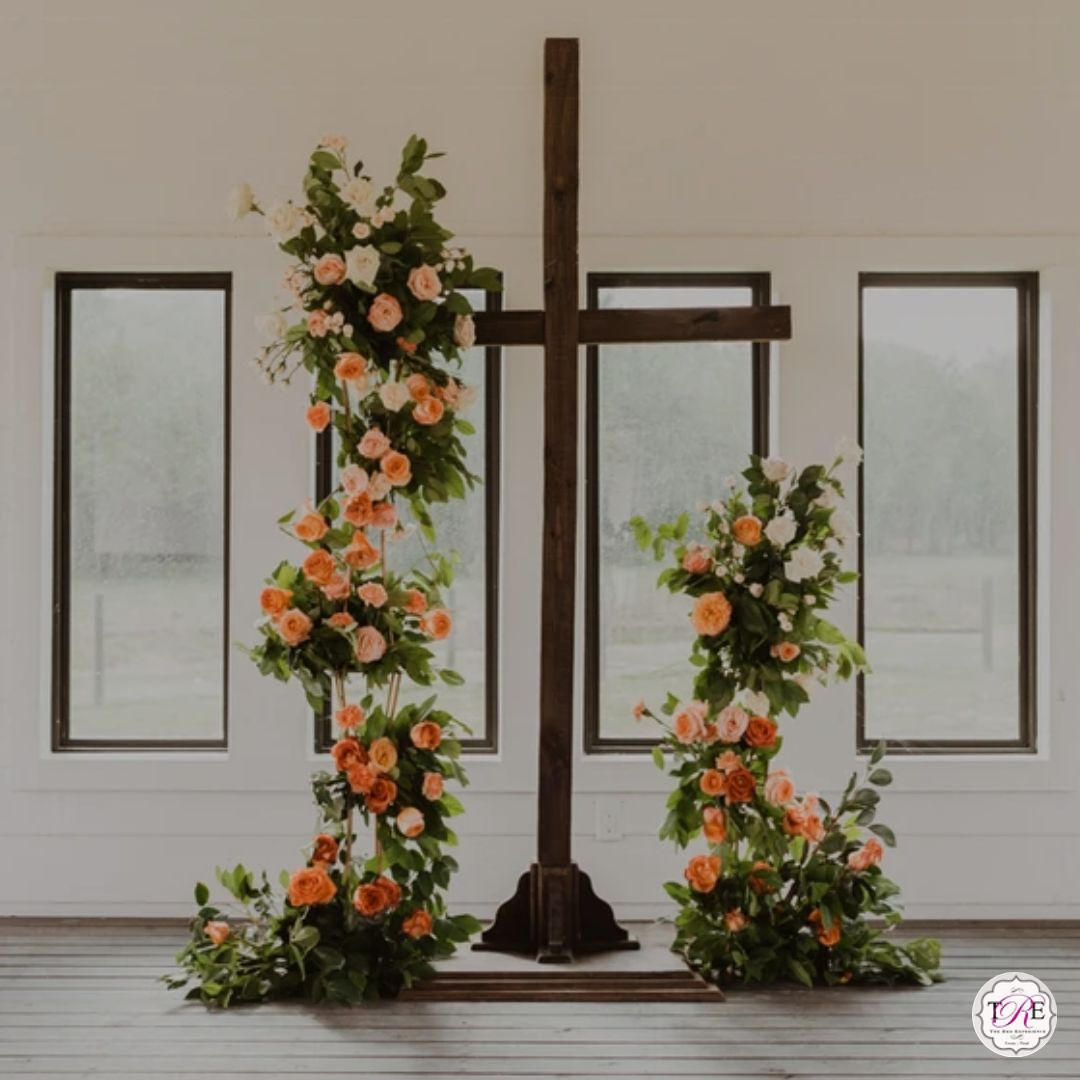 Here is one of our stunning ceremony flower designs! Embrace the Beauty of Spring with Roses in Shades of Orange and White, Accented with Lush Greenery.
#EventPlanning #WeddingFlowers #FullServiceDesign #TheRedExperience #BridalBouquet #FloralDesign #WeddingInspiration #GetInTouch