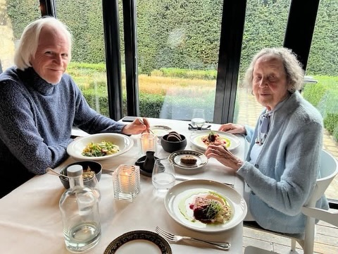 One of those lunches you don’t forget!
Last week in Margraten, I had the chance to spend time with Jenneke Michiels van Kessenich, Emilie’s daughter. She’s nearly 94 and walked in on her own — sharp, engaged, and full of stories.
Sitting across from her, history didn’t feel distant at all. Emilie’s courage was right there in the room, living on in the stories she passed down. These connections are at the heart of Remember Us and the Forever Promise Project.