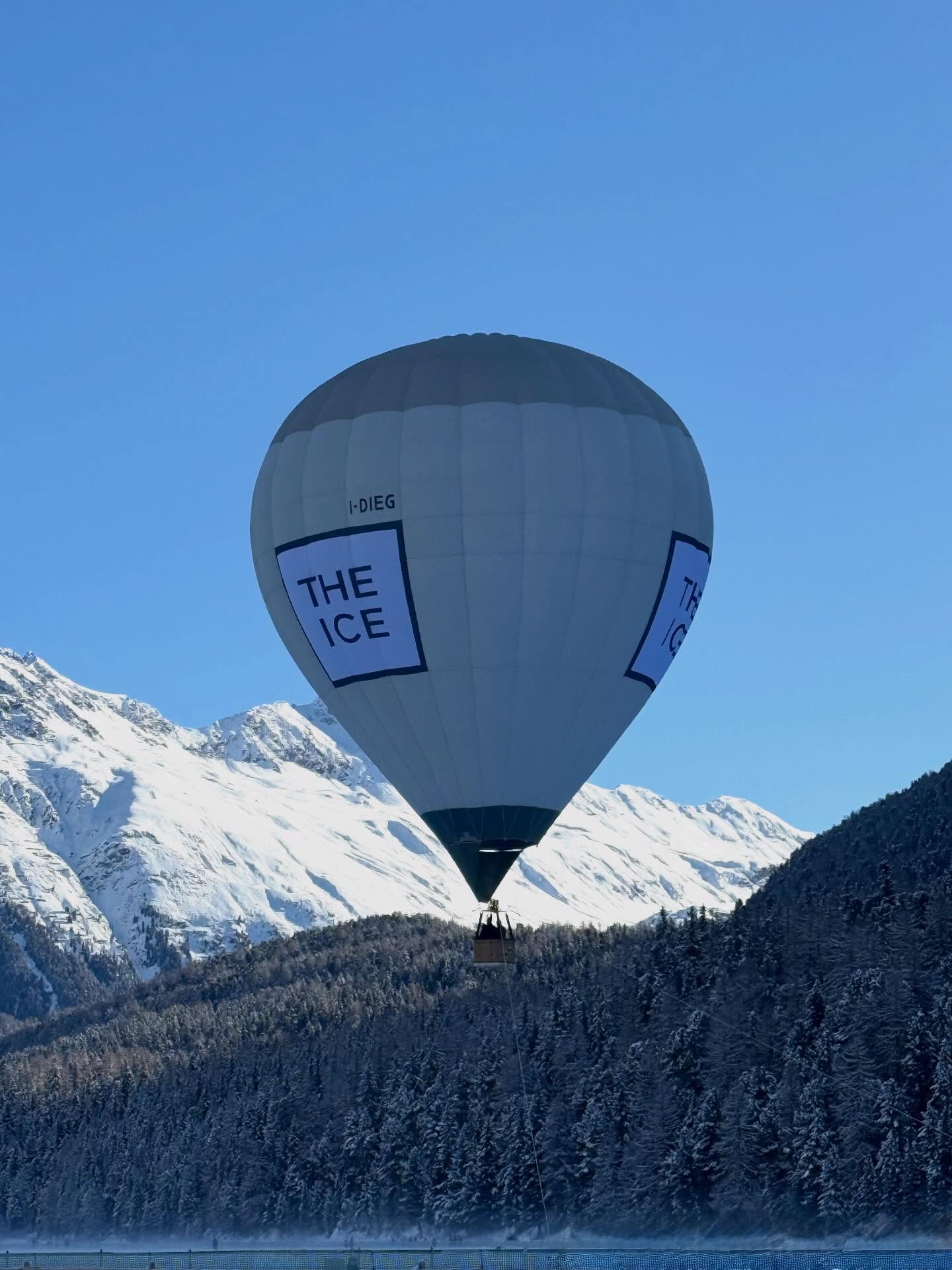 International Concourse of Elegance #stmoritz #switzerland #swissalps🇨🇭 @theicestmoritz #switzerland🇨🇭 #travelbloggers