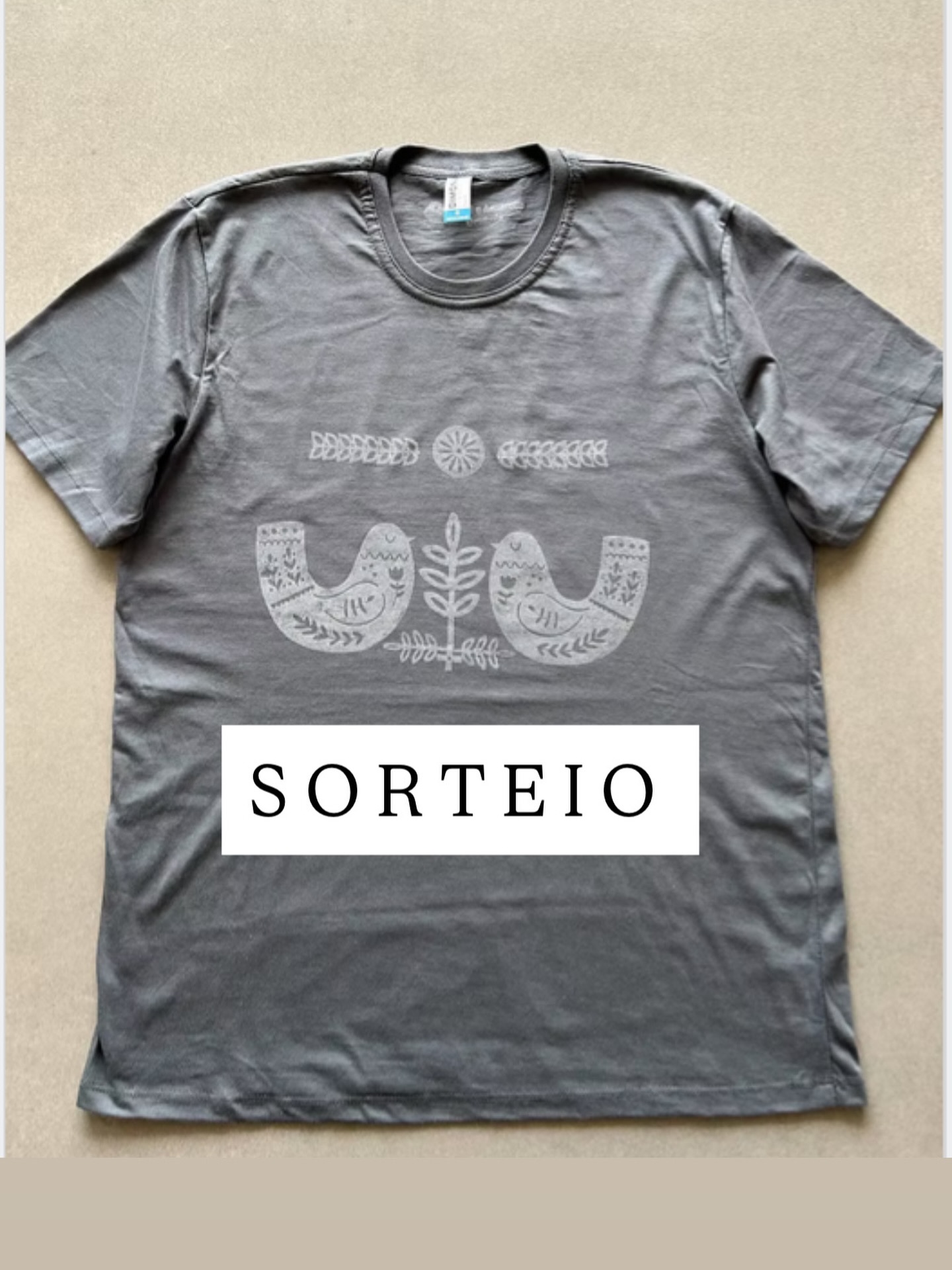 FECHADO 🔒 SORTEIO de Fevereiro 2026!
🏆 Prêmio único - camisa com estampa no estilo Vybiika. Serã entregue juntos com uma cartela de adesivos temáticos. O ganhador poderá escolher tamanho P, M ou G.
Siga os passos para participar:
> Assiste qualquer vídeo no nosso canal do YouTube “Azul e Amarelo Ucrânia” (link na bio)
> faça a captura de tela de qualquer nosso vídeo e compartilhe nos stories aqui. Não esqueci de nos marcar!
> Precisa ser seguidor no nosso Instagram e YouTube
O período de participação vai começar dia 1 de Fevereiro 2026 e termina dia 1 de Março 2026. No dia 1 de Março será feito o sorteio via plataforma de sorteios on-line.
Publicaremos o resultado nos Stories no dia 01/03/26
Boa sorte! 🍀🍀🍀
*Valido para o Brasil 🇧🇷
*frete é por nossa conta (entregamos por correios)