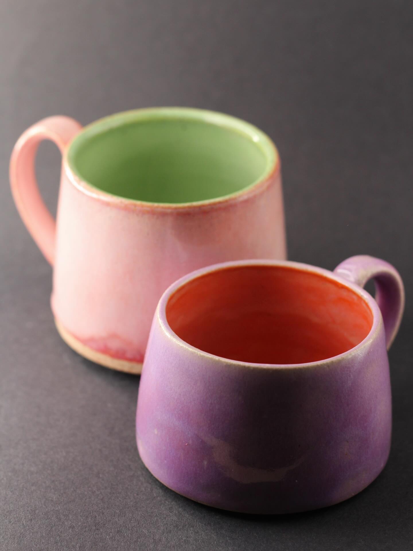 It was a bit of an experimental kiln unload this morning but this lilac/orange combo has been on my mind for a good while… #jenmakespots #lilac #orange #bristolpotter