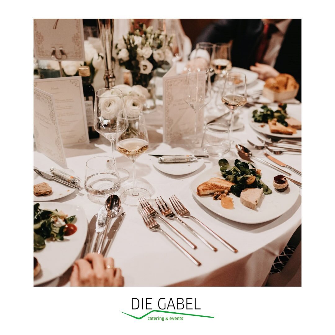 Gesetztes 4-Gang Menü zum 65. Geburtstag.
Fotos: @lighthunters.weddings
Location: @wiesbaden.wedding.venue (Jagdschloss Platte)
*Werbung*
#diegabel_cateringevents #cateringfrankfurt #cateringrheinmain #premiumquality #cateringservice #finedining #celebration