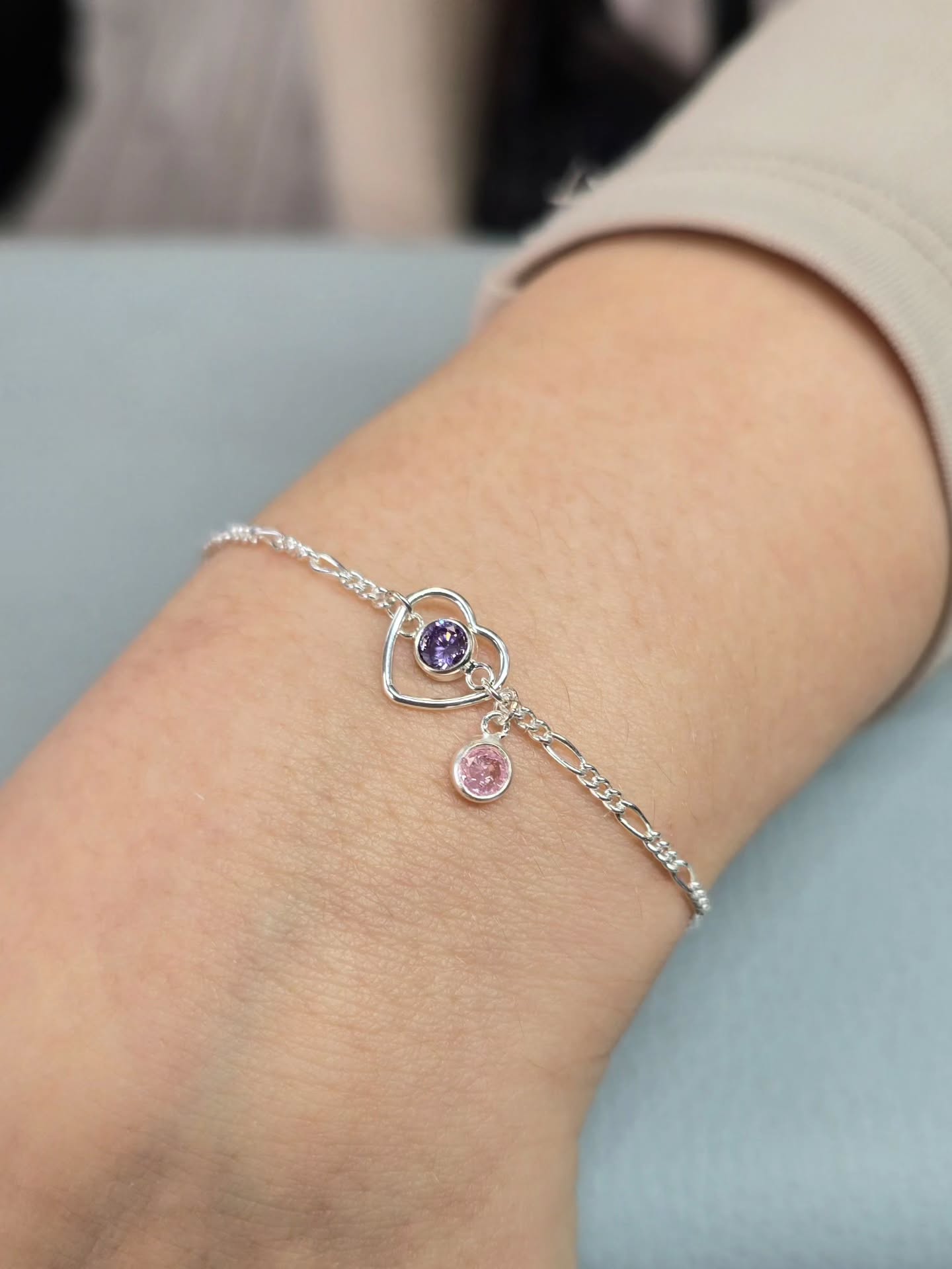 A whole new meaning of wearing your heart on your sleeve 💘🔗.
📣 𝗖𝗮𝗹𝗹𝗶𝗻𝗴 𝗮𝗹𝗹 𝗴𝗮𝗹𝗲𝗻𝘁𝗶𝗻𝗲𝘀 & 𝘃𝗮𝗹𝗲𝗻𝘁𝗶𝗻𝗲𝘀...
Bookings of 2 or more people get 1 free charm each throughout Feb (that's worth up to £20 each!).
Our weekend slots are limited & pre booking is essential.
So tap that link in our PJ for more online booking links 😊.
📍 Jemma Elizabeth Beauty, Staffordshire.
💎 14k Gold Filled & Sterling Silver Charms & Chains.
⚡️ Welded Bracelets, Anklets & Rings.