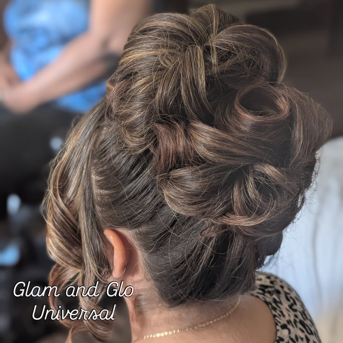 Confidence looks good on you-and Glam and Glo Universal is here to enhance it. Step into every room glowing, polished, and camera-ready 💖
#VegasGlam #BridalMUA #WeddingHair #BeautyThatLasts #LasVegasHairAndMakeup