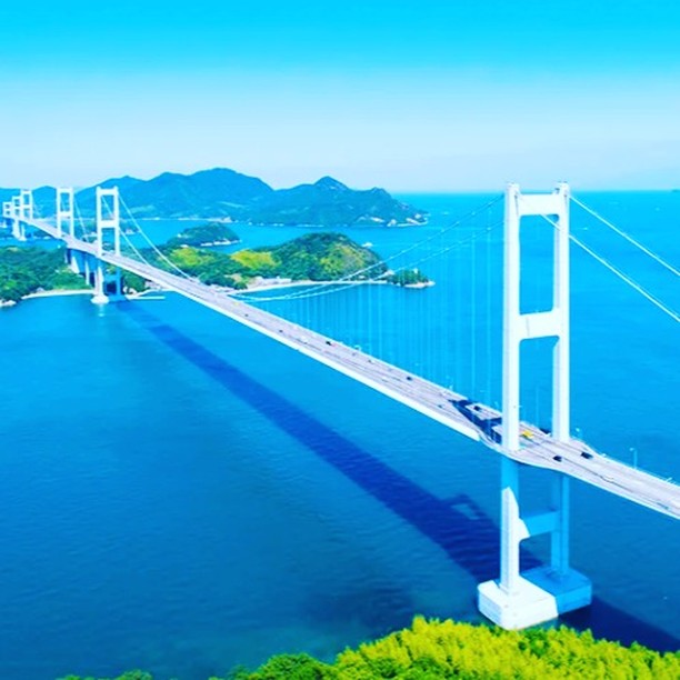 This tour takes you across the iconic Shimanami Kaido, offering a unique opportunity to experience the two sides of Hiroshima and Ehime. 🚴♂️🌊
From stunning island views to rich cultural heritage, discover the beauty and traditions that connect these two prefectures.
Ce circuit vous emmène à travers l'emblématique Shimanami Kaido, vous permettant de découvrir les deux facettes de Hiroshima et Ehime. 🚴♂️🌊
Entre paysages insulaires spectaculaires et riche patrimoine culturel, explorez la beauté et les traditions qui unissent ces deux préfectures.
#ExploreSetouchi #SamuraiJourney #SetouchiBreweryTour #SetouchiSamurai #JapaneseBrewingArt #SamuraiAndNature #HeritageAndFlavor