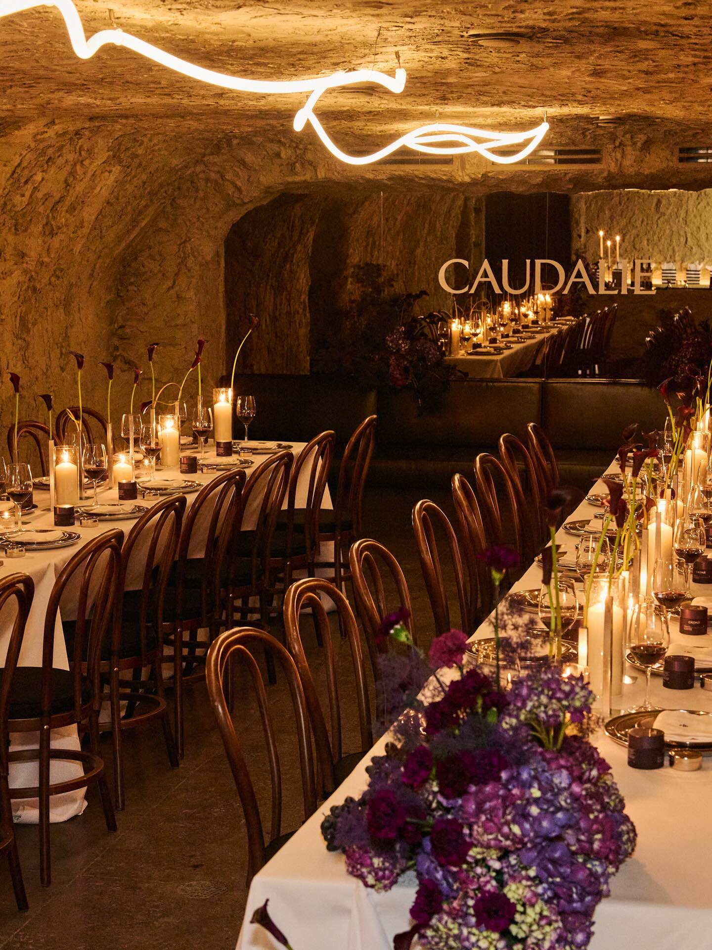 @caudalie celebrates 30 years with a premier cru dinner. what an honour to flower yet another event for them. 🍇
photo: @davidapike
venue: @andorerestaurant
calligrapher: @viacalligraphy
dessert: @_sidnichka_