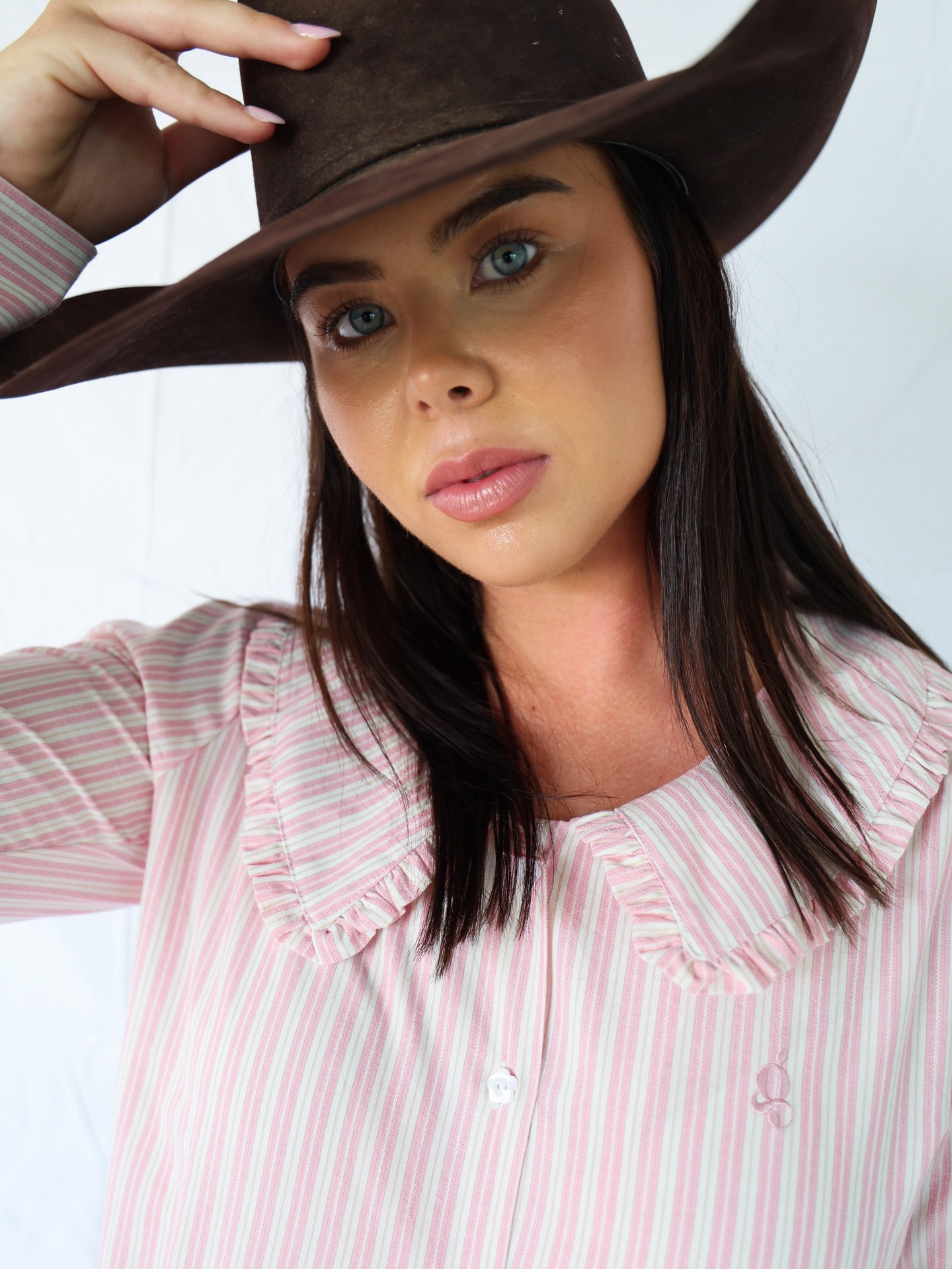 Letโs kick off the weekend with the first of our first looks, shall we?
Introducing The Primrose.
Soft stripes. Strong style.
This relaxed-fit shirt is finished with a sweet Peter Pan neckline, iridescent pearl flower buttons, and our updated logo detail for a polished, modern feel. Feminine without the fussโeasy to wear, easy to love.
#newrelease #moderncowgirl #womensfashion