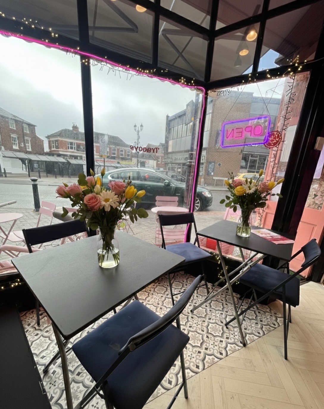 Our maintenance is now complete 🥹💕🌸
We are now taking downstairs bookings for paint a pot 🌱
Message us to book in 🎀
Upstairs seating still available 🥺🌸💕💗