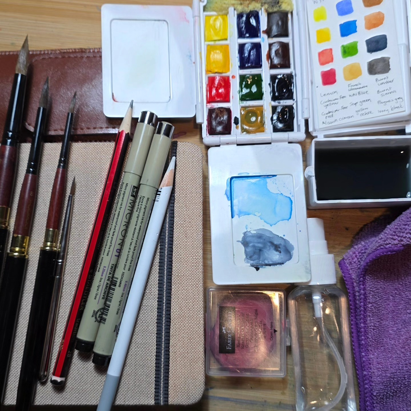 My travel kit! I've finally started painting my holiday (I didn't paint a thing while travelling - we were just too busy!) but now I've finally started - the goal is to fill my whole sketchbook with paintings from my European holiday and I will only be using my travel kit - a limited pallet and supplies. So what is in my travel kit:
1. ARTEZA WATERCOLOUR SKETCHBOOK
2. FUUMUUI TRAVEL BRUSHES
3. MICRON PEN 01
4. MICRON PEN 04
5. WHITE PENCIL
6. HB PENCIL
7. KNEADED RUBBER
8. SHARPENER
9. WINSOR & NEWTON PROFESSIONAL WATERCOLOUR TRAVEL SET
10. MICROFIBRE CLOTH
11. SMALL SPRAY BOTTLE
What is in your travel kit?
#watercolour #travel #watercolor #travelkit #artsupplies