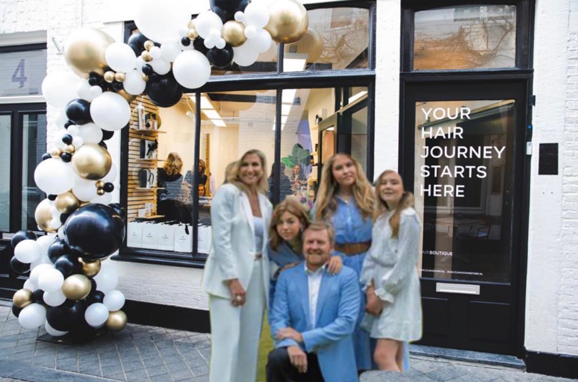 Willem, de Koninklijke felicitaties van het Climax Hair team 🎉😁.
.
We wensen je een heerlijke verjaardag toe in Maastricht. Mocht de wind jullie haren verwarren helpen we jullie graag in onze Climax Hair Boutique 😜.
.
Afspraak maken?:
www.climaxhair.nl
☎️: 043 450 1973
WhatsApp: wa.me/31434501973