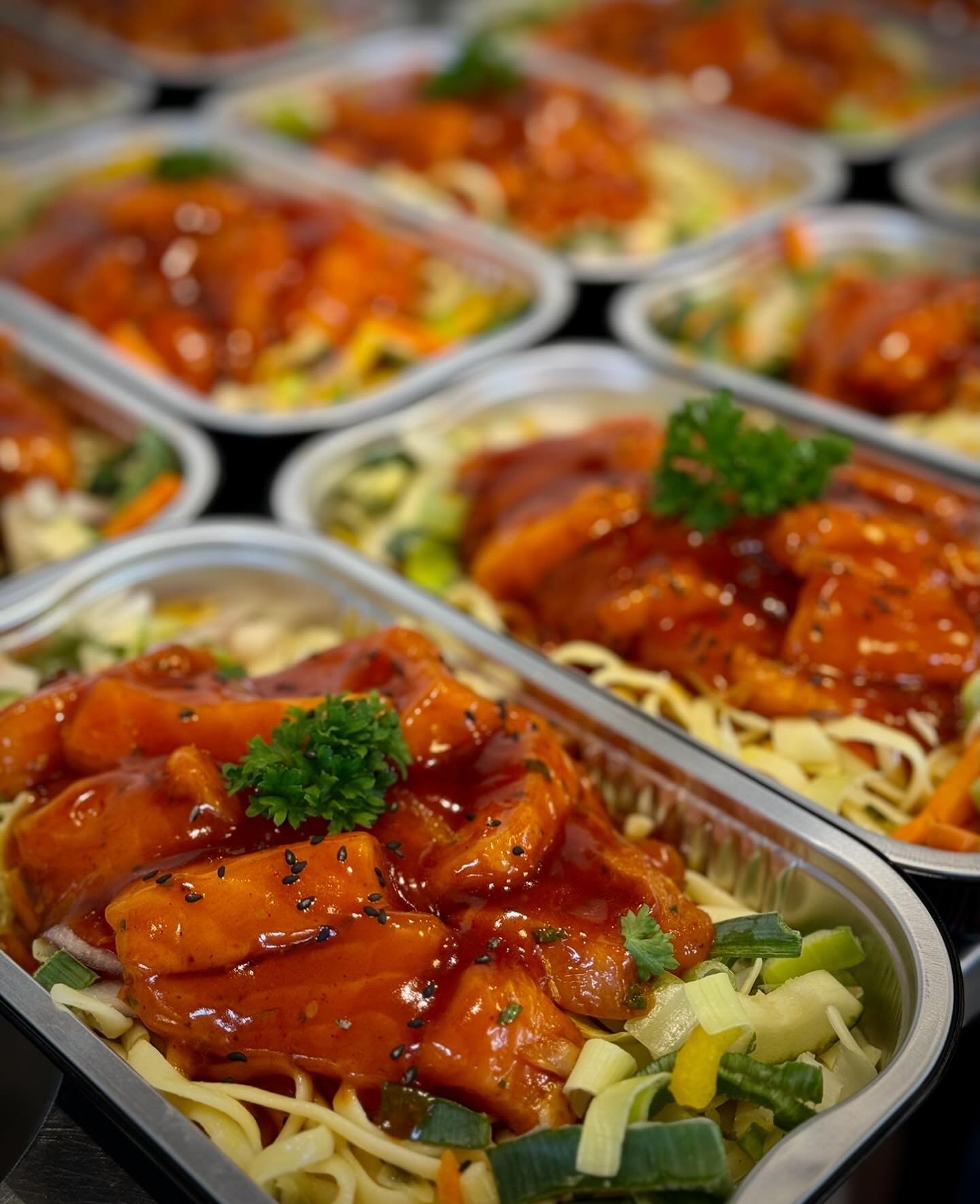 ZALM MET BAMI ๐ฟ
Een heerlijke ovenschotel met zalm, bami, groente en Japanse saus. ๐
โฐ 20 min - 180 graden
#zalm #ovenschotel #visgerechten