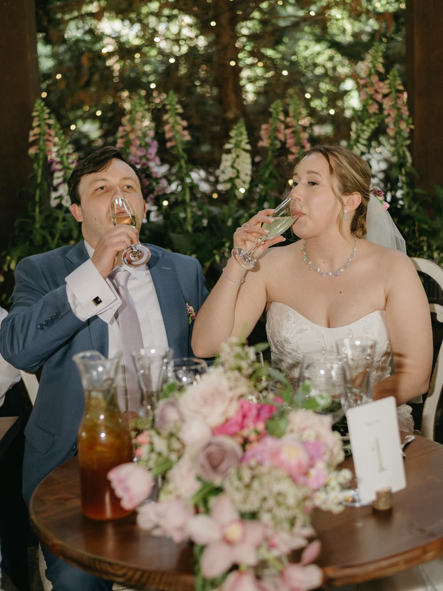 What keeps the party going? Drinks!🥂
-
@dilanandemma
#SignatureDrinks #Wedding #ReceptionBar #ReceptionDrinks #champagne