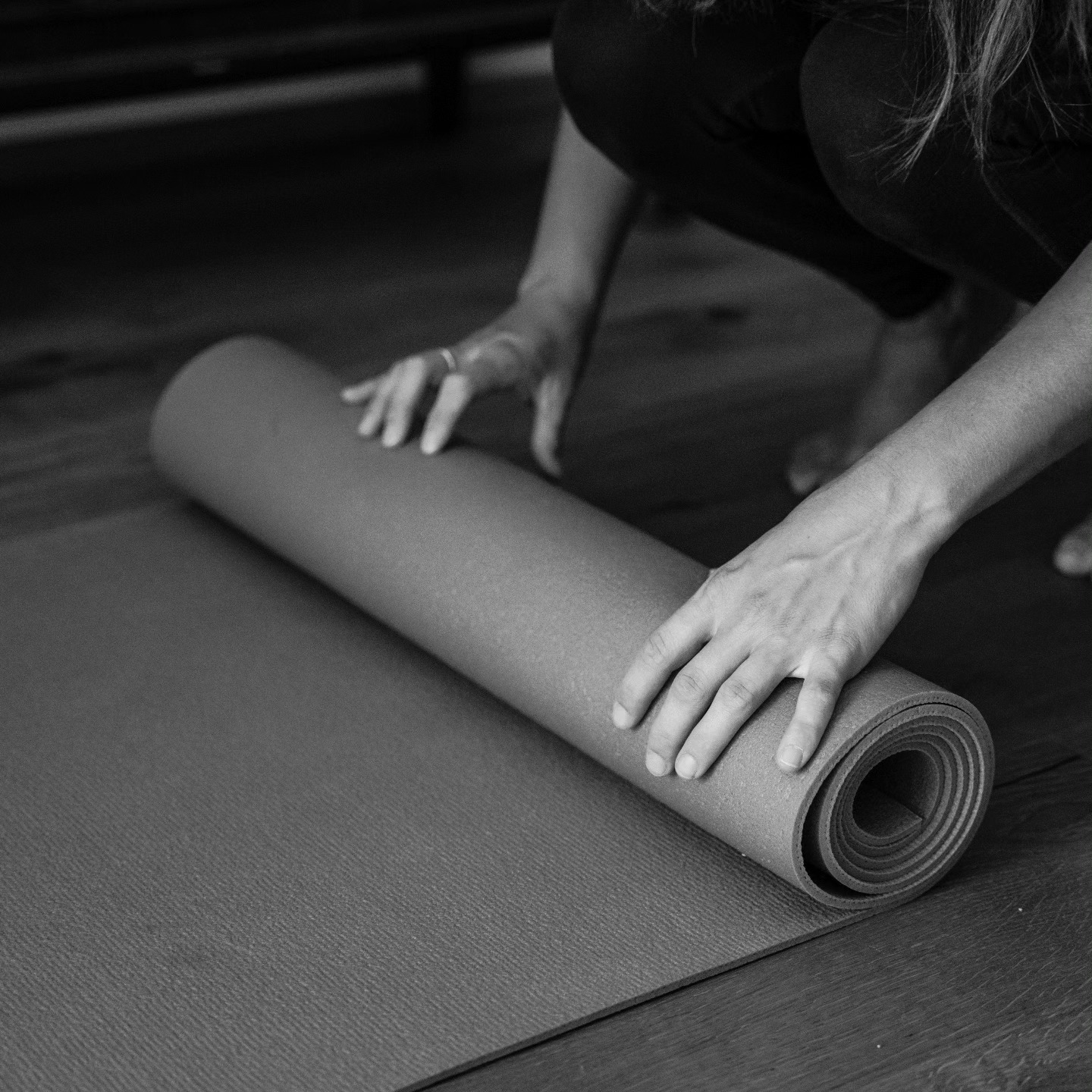 🌿 Unroll your mat and let it hold space for you 🌿
The moment your mat touches the floor, it becomes space just for you - a place to move, breathe and let go. 🙏
So unroll your mat today and let the magic begin🌟
📷 @lilenate
#lakebohinj #yogajourney #yogavibes