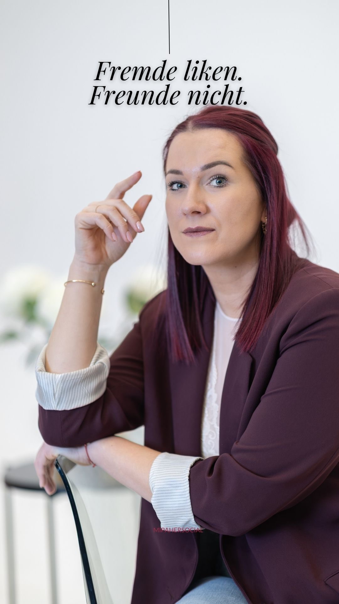 Bin ich die einzige, die ständig diese Beiträge sieht, wo es darum geht… so sinnlos… das ist Freunde einem einfach nicht gönnen und deshalb keine Beiträge von einem liken 🙄
Ehrlich Leute, wenn ich das meinen Freunden verübeln würde (und ich hab so schon nicht mehr viele 😂😂): hätte ich keine mehr. Ich suche mir meine Freunde ja nicht für mein Business aus, da suche ich mir meine Wunsch Kundinnen aus…
Meine Freunde sind dafür da, dass wir den Cash, den ich halt so mache mit meinem Business in unserer Freizeit ausgeben und kugelrund werden weil wir gut essen, uns totlachen weil ein Glas Prosecco zu viel eingeschenkt wurde und so weiter 😂 also bitte normalisieren wir es und bezeichnen es doch nicht ständig gleich als Neid… 🤦♀️
Wie schön diese Blumenwiesen wären, wenn ein gewisses Pestizid namens - Vorurteil - Nicht wäre.
Oder was sagst du, vielleicht sehe ich sie auch falsch 🤷♀️