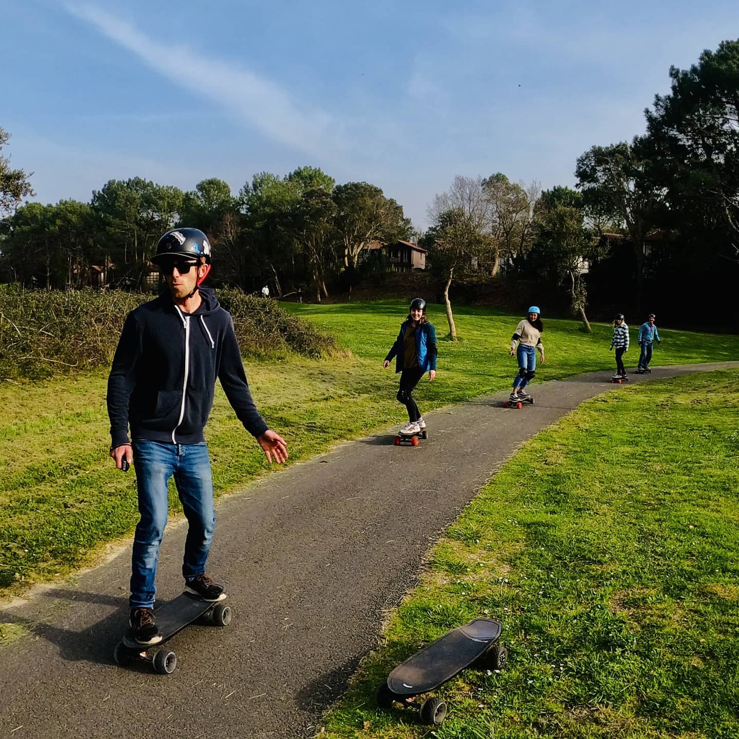 Encore une belle semaine pour s'organiser une virée entre amis en skate électrique 🛹⚡
Réserve en ligne
--> www.esk8westside.fr <--
.
#esk8 #esk8fr #technologie #exway #skateelectrique #leslandes #molietsplage #vieuxboucau #landifornia #landesatlantiquesud #guidedeslandes #fun #exwayfranceriders