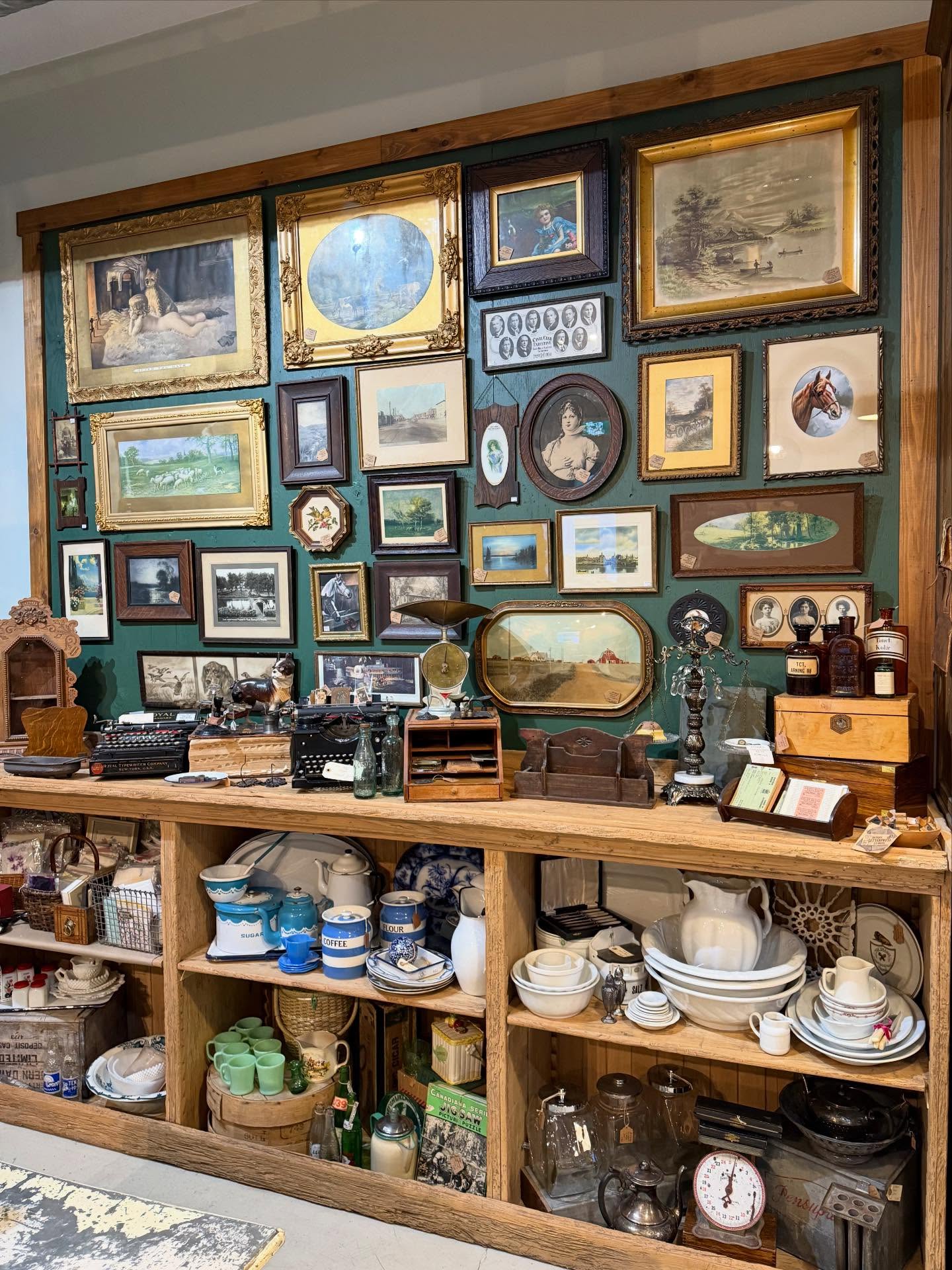 Today is a quiet day…. Just one of those days when I feel like pulling the covers over my head until Spring. A creative mind has its downsides….. lol. After 3 weeks of bringing a creative vision to fruition…. I have an overwhelming lack of creativity these past few days….second guessing decisions…. Feeling things have fallen short”….I should have did this or that….and being totally exhausted. I often forget “a quiet day” or two is needed…. To reset… read a book…. Clean the house…. Make dinner…. Bake some cookies…..or just hang in bed with Goose, Sunny and Neko……
NOTE: the Shop will be CLOSED this week …. As we finish our repairs and repaint our Shop floor.
#antiquehome #vintagestyle #antiquestyle #vintageinspired #antique