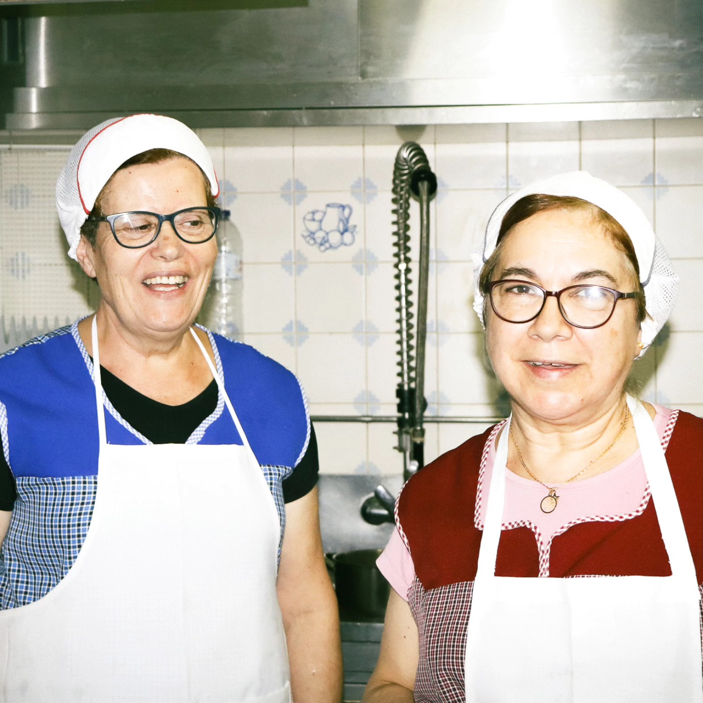 📷 Há 34 anos a espalhar sabor e amor na nossa cozinha, orgulho enorme de ter estas duas cozinheiras ao nosso lado!