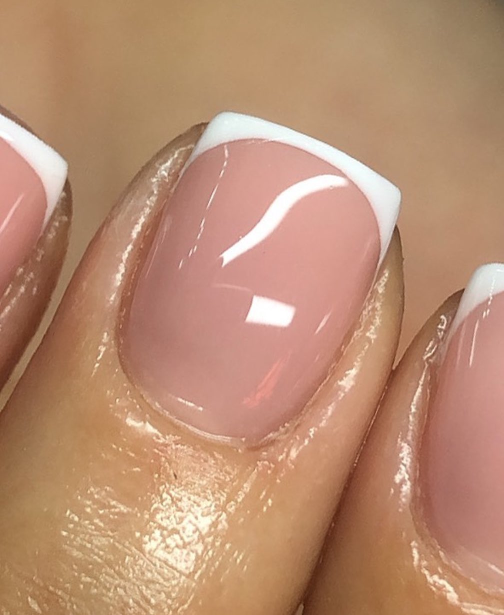 STAY TUNED! Binnenkort komt er iets leuks aan 👀💅🏼
#comingsoon #nails #biab #treatment #nieuwelocatie #gobigorgohome #stepourgameup