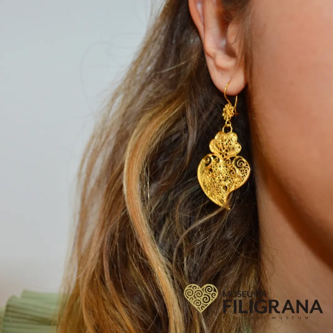 Brincos coração
Site: https://www.anselmo1910.com/museu-da-filigrana
#filigree #filigrana #coração #amor #joias #joiasportuguesas