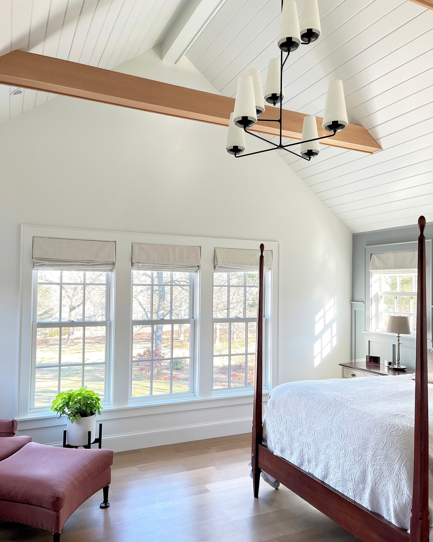Vaulted ceilings and a killer light fixture for the win!
.
.
.
#primarybedroom
#interiors
#homedesign
#threesparrowsdesign
#beams
#vaultedceiling
#shiplap
#westportma
#makelifebeautiful
#interiordesignlovers