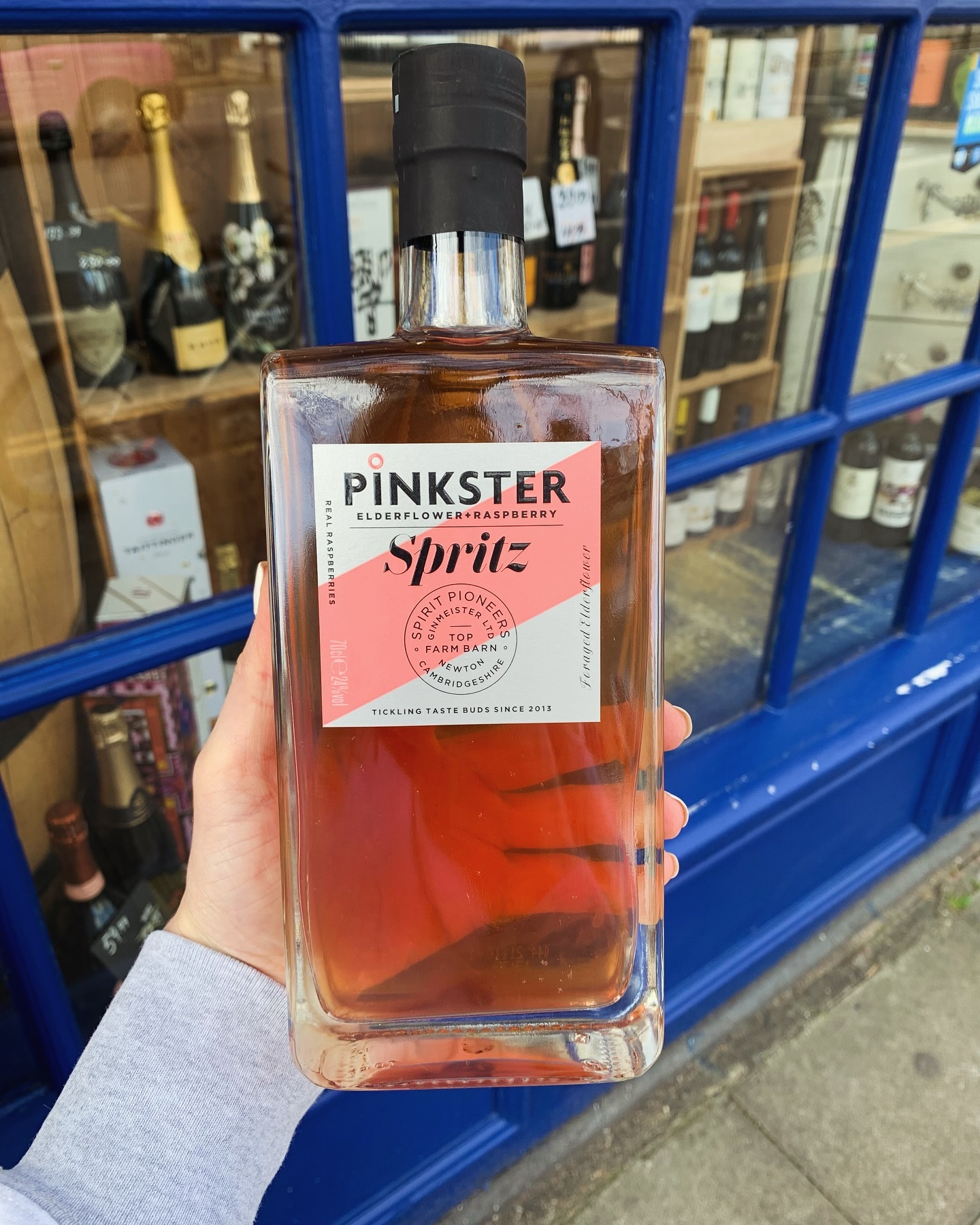 Introducing the newest star of your summer soirées: Pinkster Spritz! 🌸✨PINKSTER SPRITZ MADE WITH ELDERFLOWER FORAGED FROM EAST ANGLIAN HEDGEROWS BLENDED WITH LEFTOVER, GIN-SOAKED RASPBERRIES. FOR A LIGHT AND REFRESHING DRINK, SERVE THIS DELICIOUS SPRITZ BASE WITH HEAPS OF ICE, SODA, AND A SQUEEZE OF FRESH LIME#pinkstar#spritz