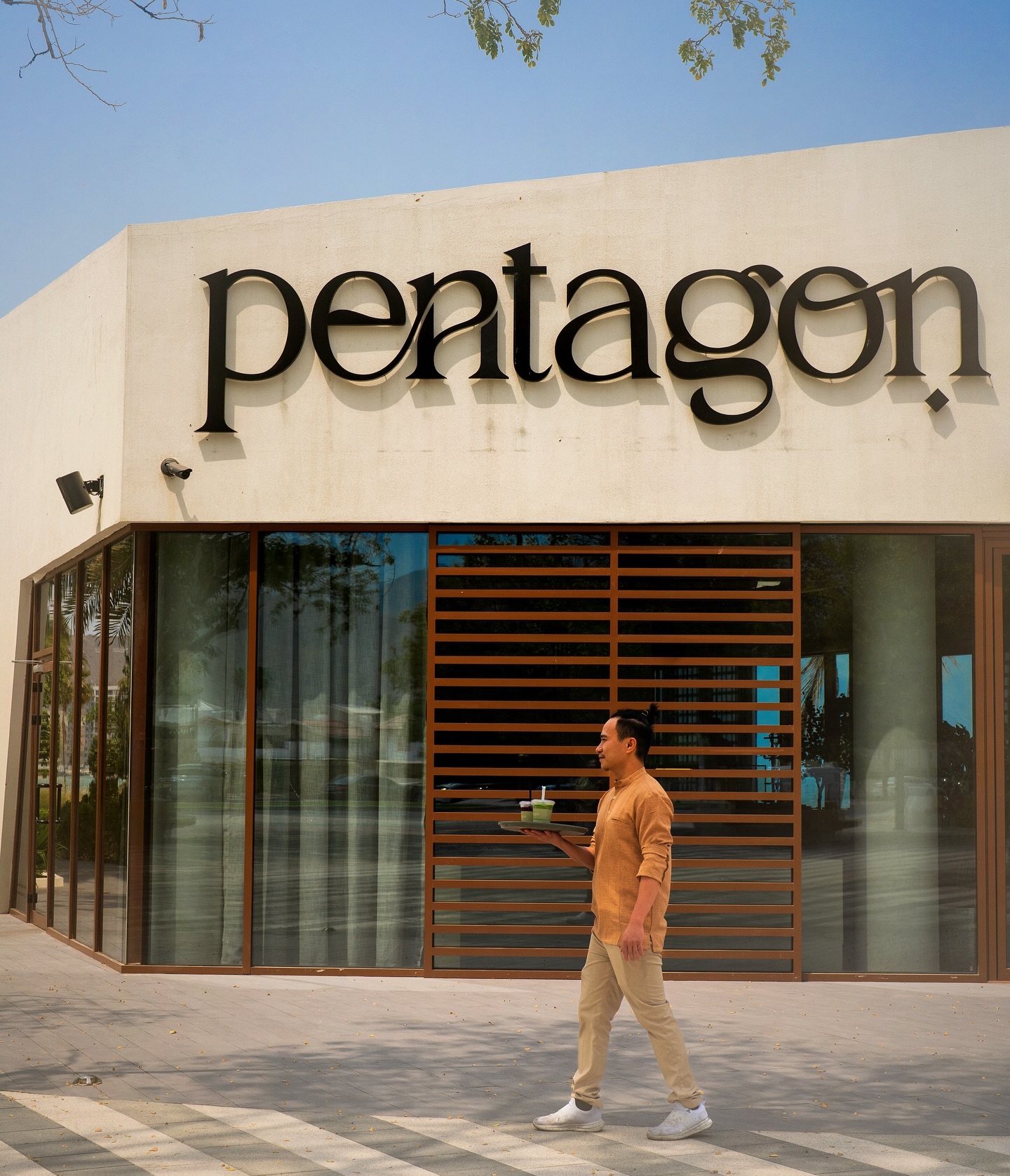 Happy weekend, friends! Swing by, for an afternoon cuppa & dessert!