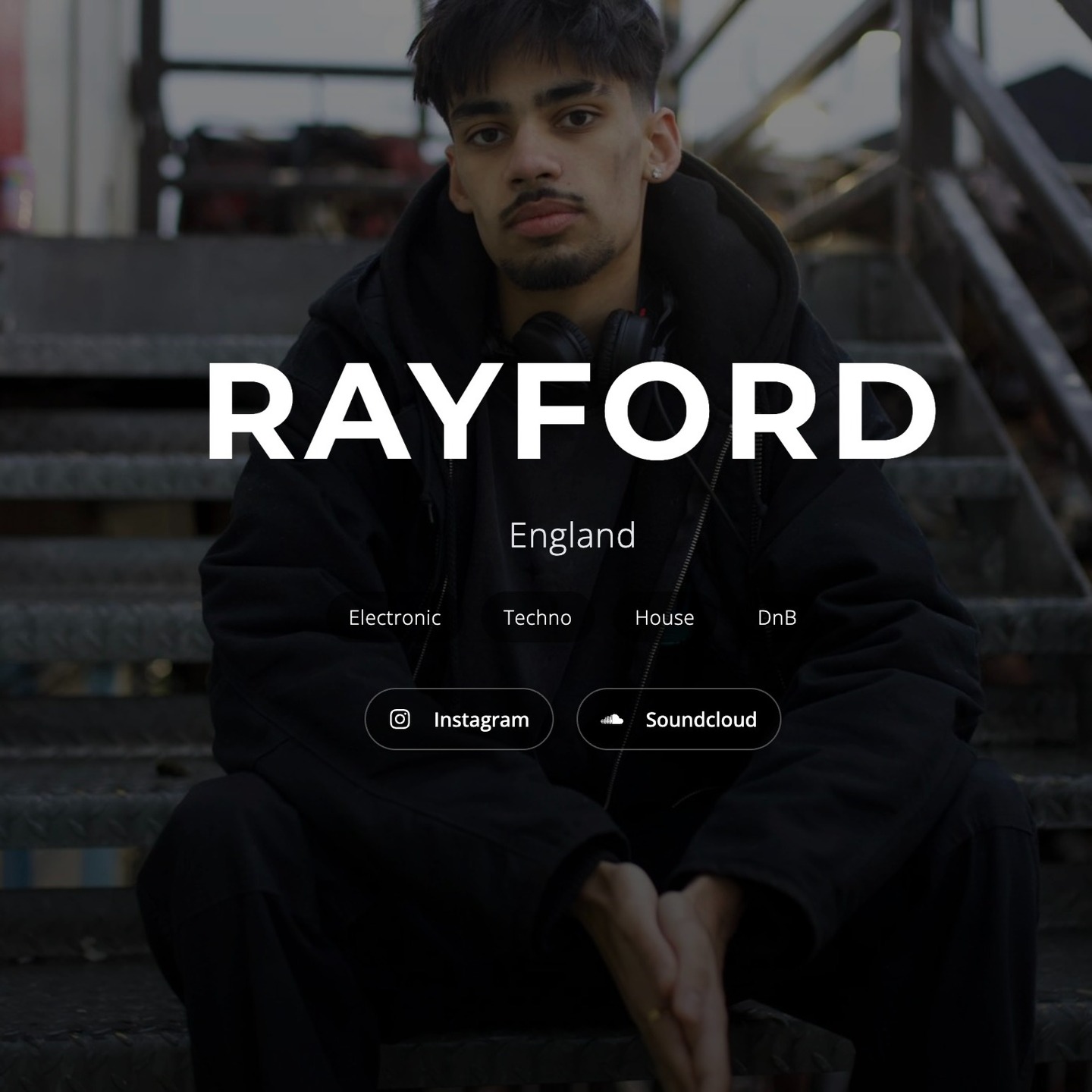 Meet Rayford, the newest artist on EPKit.
Birmingham born, Leeds based, and fully immersed in the UK electronic scene. Rayford moves effortlessly between House, Techno, Garage, and DnB, bringing sharp track selection, musical instinct, and real dancefloor feel to every set.
Currently studying Electronic Music Production at Leeds Conservatoire, he blends technical craft with raw musicality. His background as an instrumentalist gives his mixes natural flow, depth, and atmosphere that keeps rooms locked in.
Catch his sounds, explore his profile, and follow his journey @_.rayford._
#Rayford #EPKit #ElectronicMusic #HouseMusic #Techno #Garage #DnB #LeedsMusic #BirminghamMusic #UKDJ #NewArtist #UndergroundSound #DanceMusic