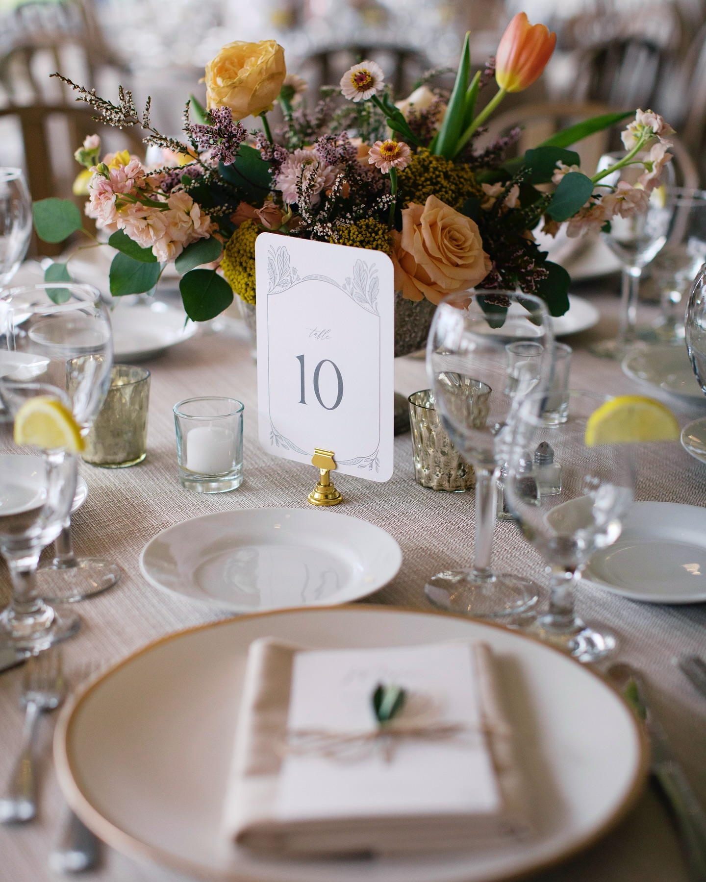 The tablescape of our dreams 💛
•
•
•
#presidio #presidiogolfcourse #sanfrancisco #wedding #weddingvenue #sfwedding #photography #married #bestdayever