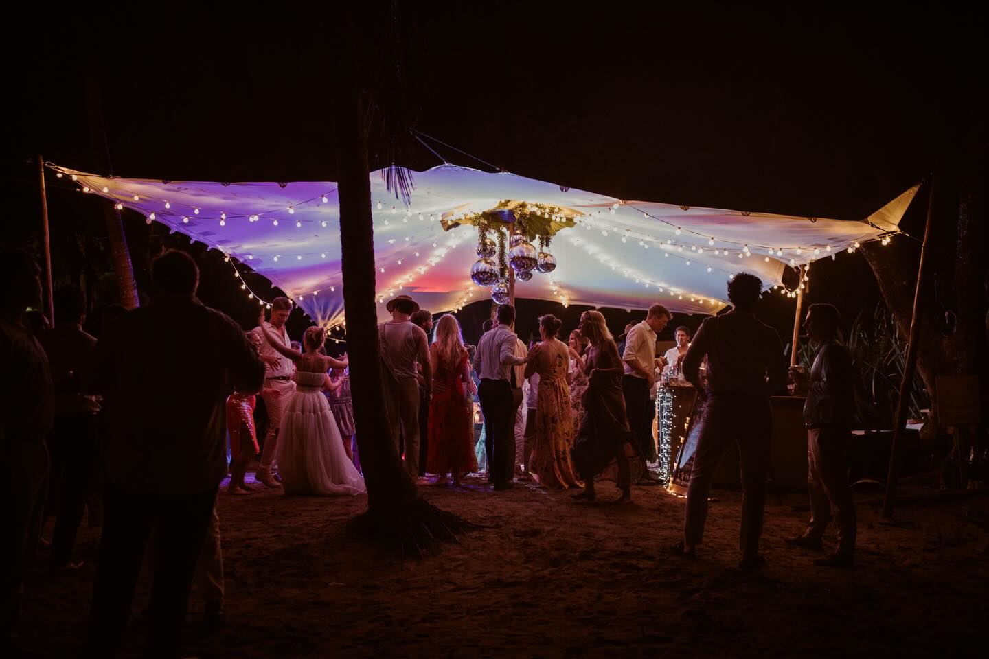 Then comes the dance party ๐๐ฅณ๐พ๐๐บ๐ชฉ๐
Venue - @nekaui_costa_rica
Tent - @cloud7tents
DJ - @djguana_cr
Photography - @meganmccullor_photography
Bar & Desserts - @driftbarcr
Lightening & Disco Balls - @stylos_y_flores
Catering - @jameskelly_cr
Rentals - @costamesaeventrentals
Hair & Makeup - @stylist_santa_teresa
#blissweddingscr #weddingparty #weddingdance #destinationweddingplanner #costaricawedding