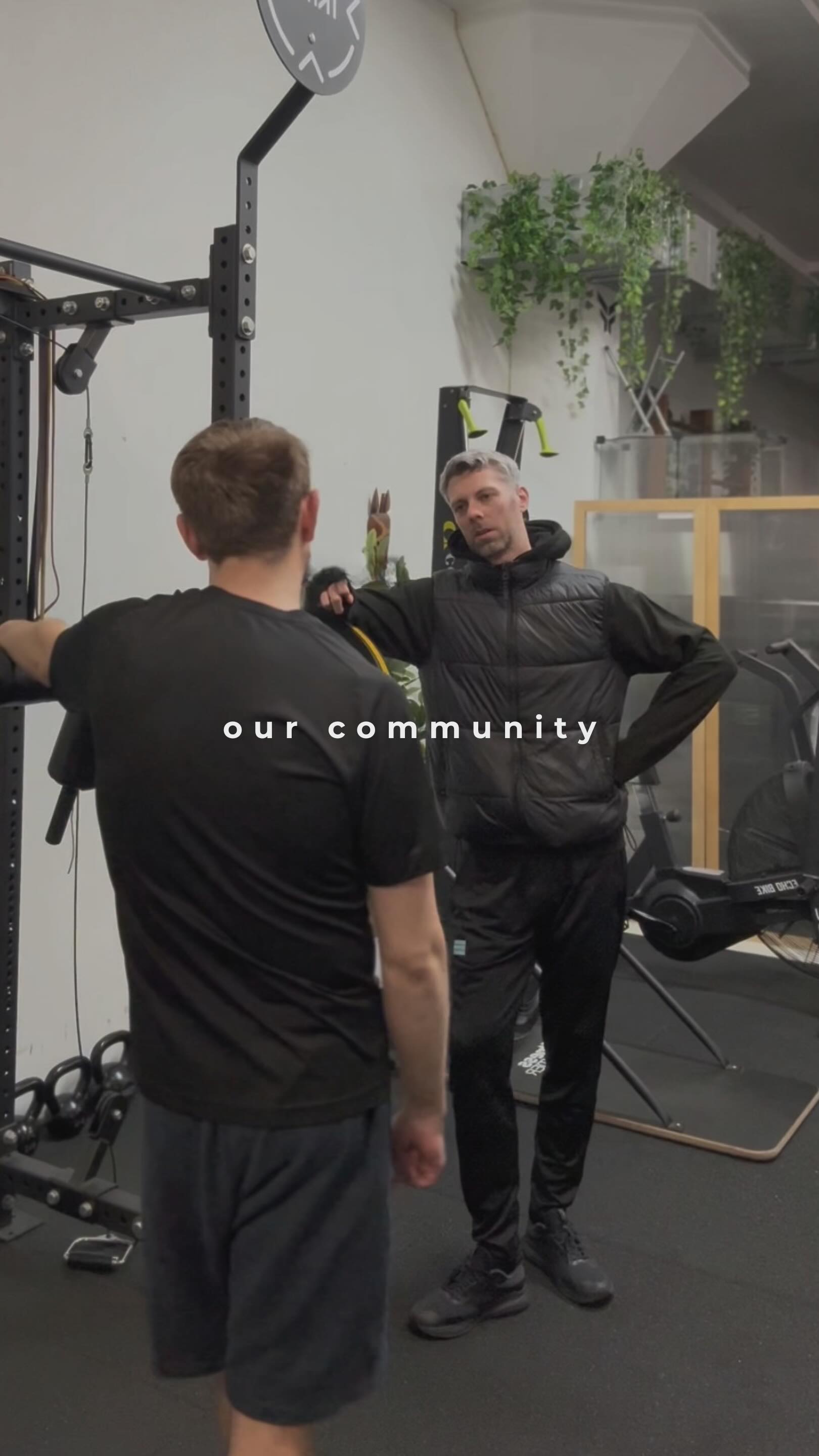 helping people feel more at home in training spaces never gets old
we’re always overcoming something or learning about each other as humans
layer on movement & our bodies…
endless ways to grow 🤝 together
…
#trainingwithcare #inclusivefitness #movementcoach #mindfultraining #safespace