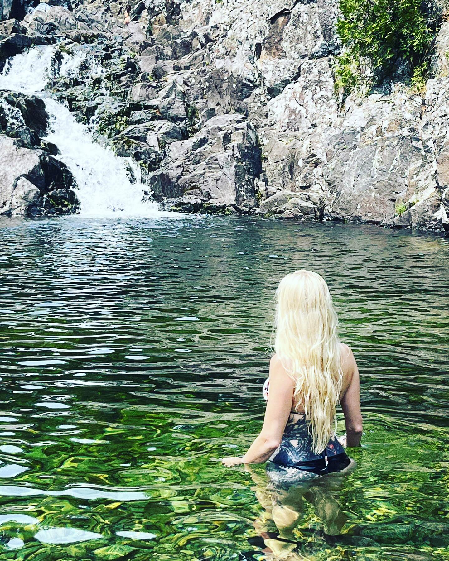 “I have been a seeker and I still am, but I stopped asking the books and the stars.
I started listening to the teaching of my soul.” - Rumi ⭐️