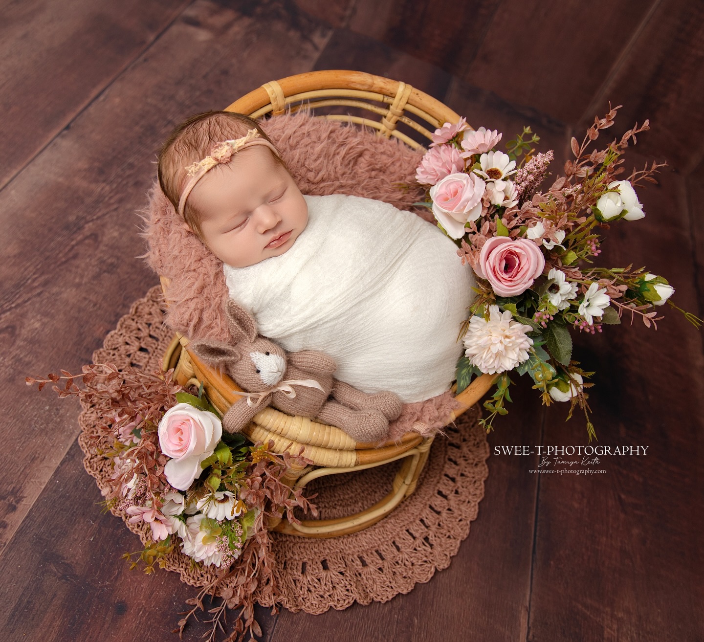 OLIVIA - 9 DAYS
Final share from this sweet little ones gallery.
-🤩Expecting a little bundle soon? 👶
Don’t wait until bub arrives! Book now.
Newborn Bookings are now open right through to September.
Secure your session with Barossa’s trusted newborn specialist photographer and let’s create something beautiful together.