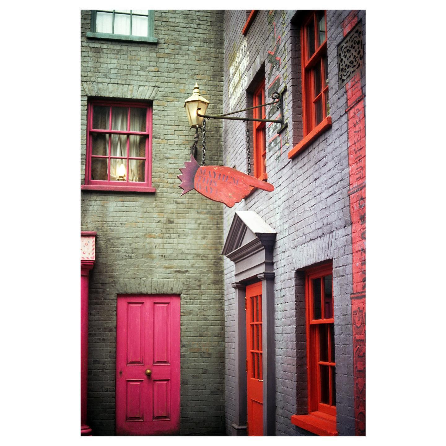 📍diagon alley
📷: canon ae-1 / kodak ektar 100
#ae1 #35mm #canon #canonae1 #ektar100 #kodak #kodakektar100
