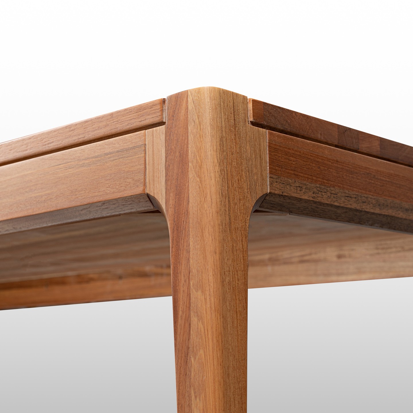 detalhes ~
mesa de jantar BEND
design @brunofaucz
De Lavie Decor
#delaviedecor #brunofaucz #delavie #design #decor #moveiscomdesign #moveisdemadeira #mesadejantar #woodenfurniture #mueblesdemadera #brazilianfurniture #mueblesbrasileños #mueblescondiseño #diningtable