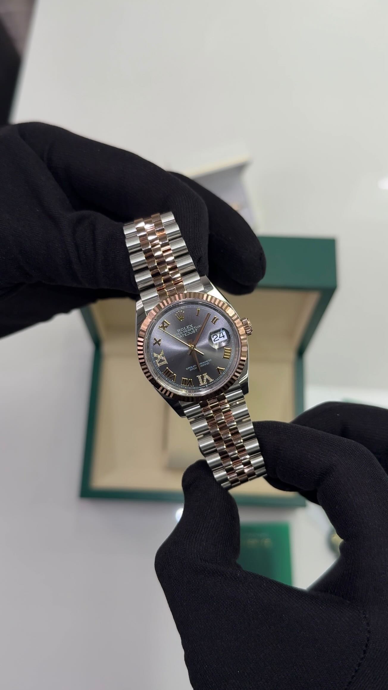 ROLEX DATEJUST ACCIAIO E ORO ROSA
DIAMANTI A ORE 6 & 9
QUADRANTE RHODIUM
Contattaci per informazioni e per acquistare il tuo prossimo Rolex!
#rolex #rolexdatejust #rosegold #rolex126231