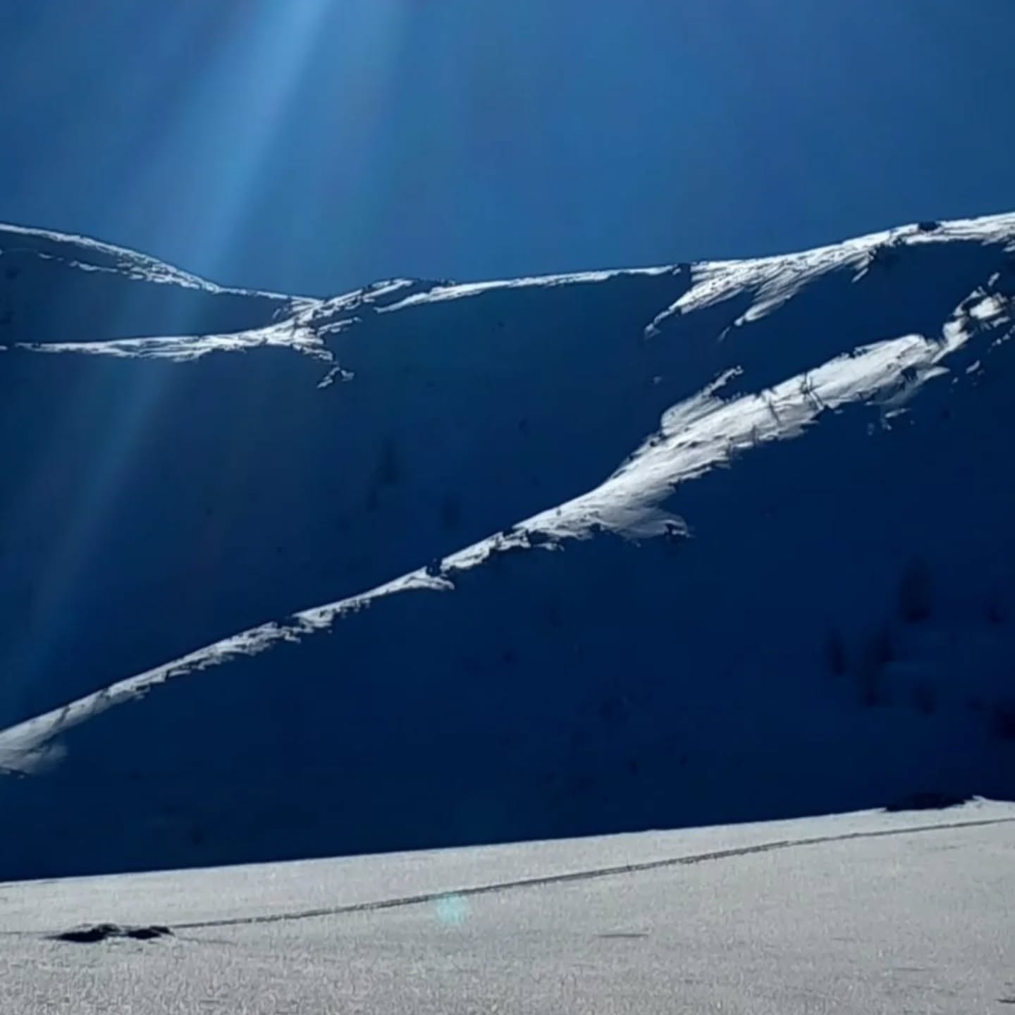 ❄️🔅beloved magic winterhikes..finally!
Join my snowshoehiking - tours in the beautiful South of Austria #carinthia
🇦🇹 #montainhikingguide #austria #austrianalps #nockberge