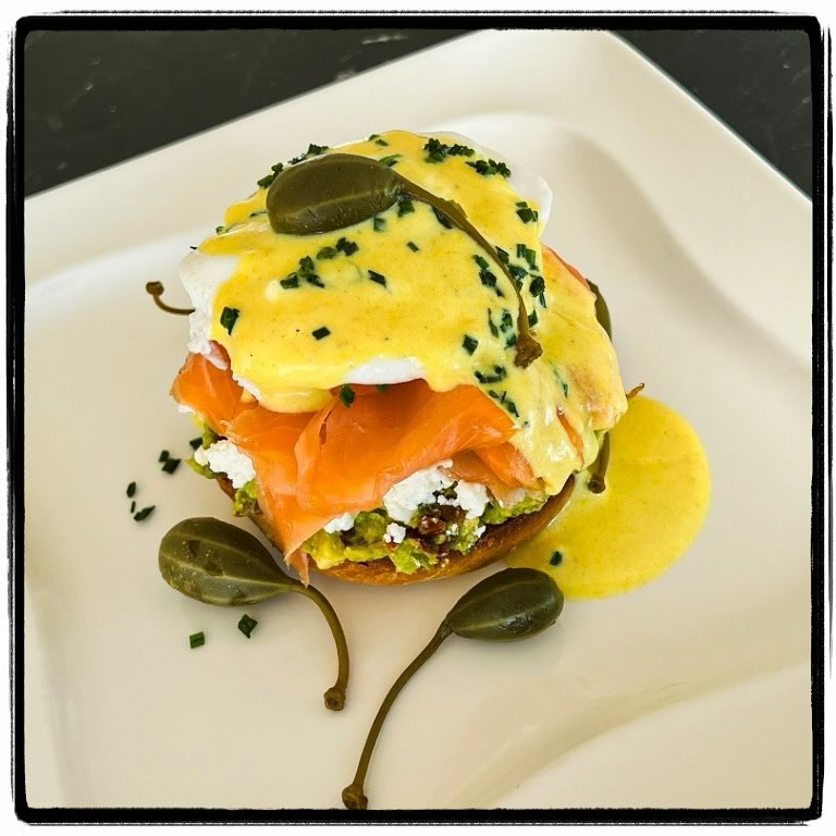 This week’s dish was an easy brunch! Toasted bagel with sun-dried tomato and grilled pepper avocado mash, poached egg and mock hollandaise made with yoghurt. Visit our website for full recipe. Or checkout the video on instagram.