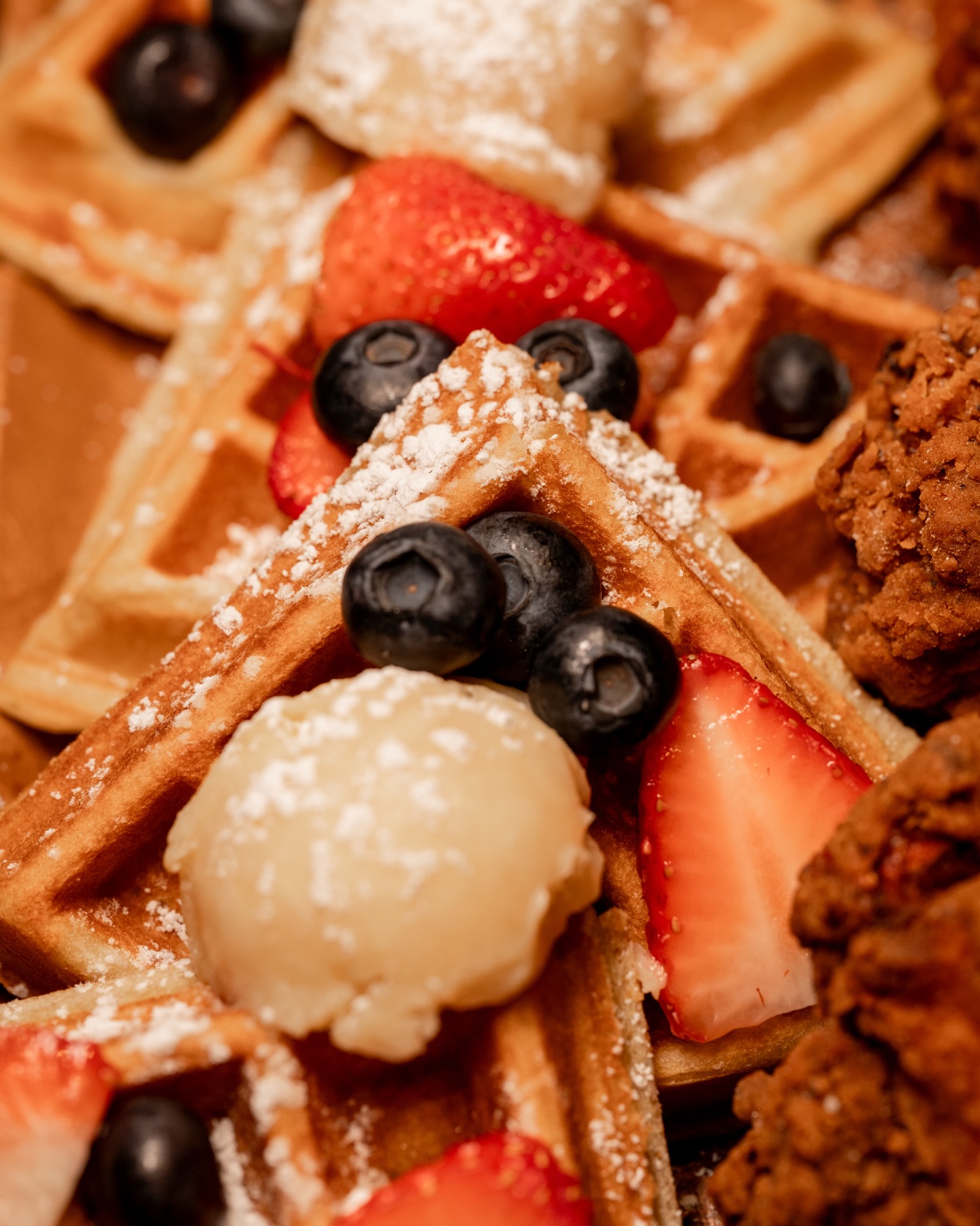 Fluffy waffles, fresh berries, and smooth jazz? Sundays don’t get better than this. 🍓🧇 Join us for Jazz Brunch today from 12–3PM.