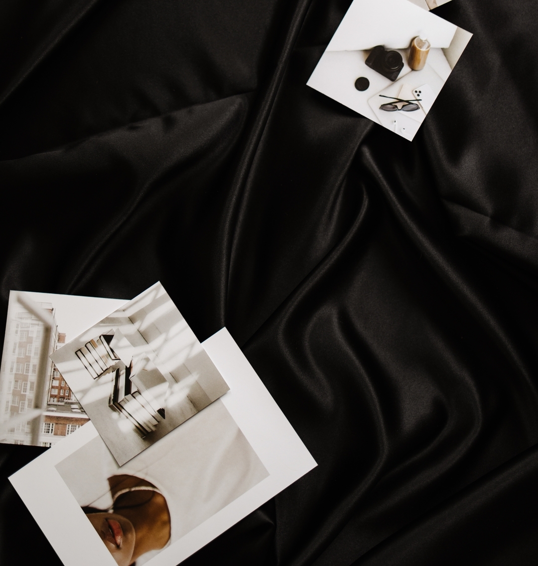 Hur jobbar du med bilder i din marknadsföring? 😃
Jag förespråkar att man ska ta brandingbilder på sig själv och använda dem så mycket man kan. För vi vill ju alla se mer av dig och vem du är.
Men ibland behöver man fylla ut med annat och då är det en bra idé att använda sig utav stockfoton.
Och du vill ju självklart använda bilder som håller sig till ditt bildspråk.
Jag använder mig utav en plattform som heter Haute Stock. De uppdaterar med bilder varje vecka och det finns en stor variation av både bilder och filmer.
Du kan använda länken i min profil om du vill läsa mer för att underlätta ditt företagande. Använder du min länk får du även 15% rabatt. 🙌🏼
Men det finns flera sidor för stockfoton att kika in.
Jag föredrar:
Pexels
Unsplash
StockVault
Canva
På dessa sidor kan du hitta foton gratis men var noga med att läsa på varje bild vad som gäller med rättigheterna.
Har du en annan sida att tipsa om? Skriv gärna nedan. ☺️
#branding #foton #bilder #stockbilder #stockfoton #hautestock #visuellidentitet #visuellkommunikation #grafiskdesign #grafiskprofil #branddesigner #designer #coach #coacher #företagsutveckling #soloföretagare #soloprenör #solopreneur #entreprenör #entreprenörskap