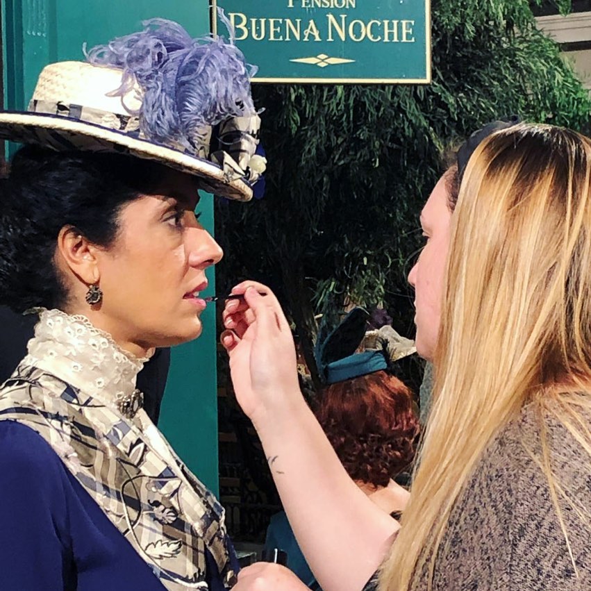 Retoques antes de grabar ✨ Con @sandra_marchena #acacias38 #tve #maquillaje #retoques #series #tv #maquilladora #makeup #acacias38🌺