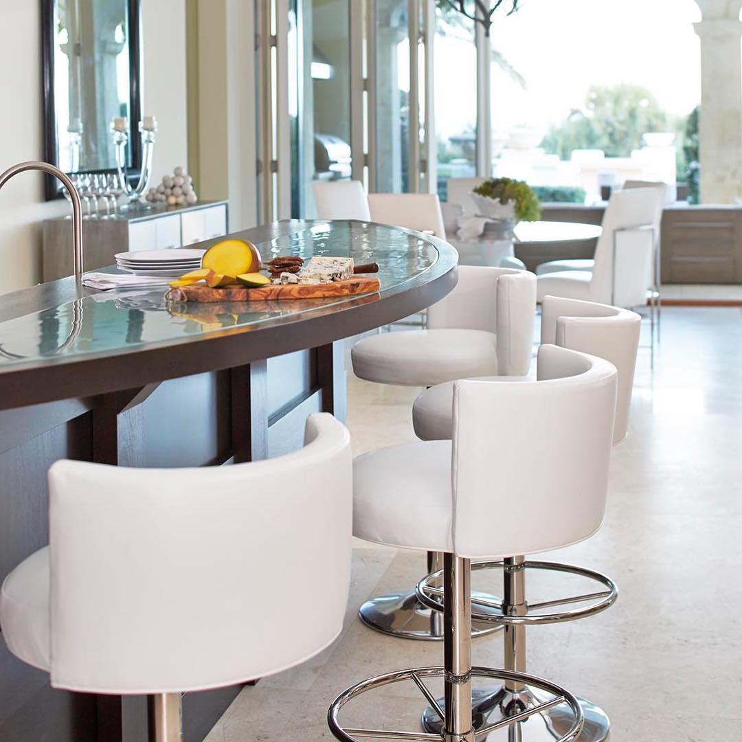 Wrapping up a busy but fun weekend. Headed to SC & NC to take a look at THREE new projects!! 📷: @larphotog .
.
.
#verobeach #vacationhome #beach #beachlife #lifesabeach #interiordesign #homedecor #atlantainteriordesigner #livingroomdecor #monochromatic #furniturelandsouth #tomlinson #ivydesigner #homedecor #home #instaluxe #luxuryliving #luxurylifestyle #luxuryinteriors #beautifulhomes #ARDINlivewhatyoulove