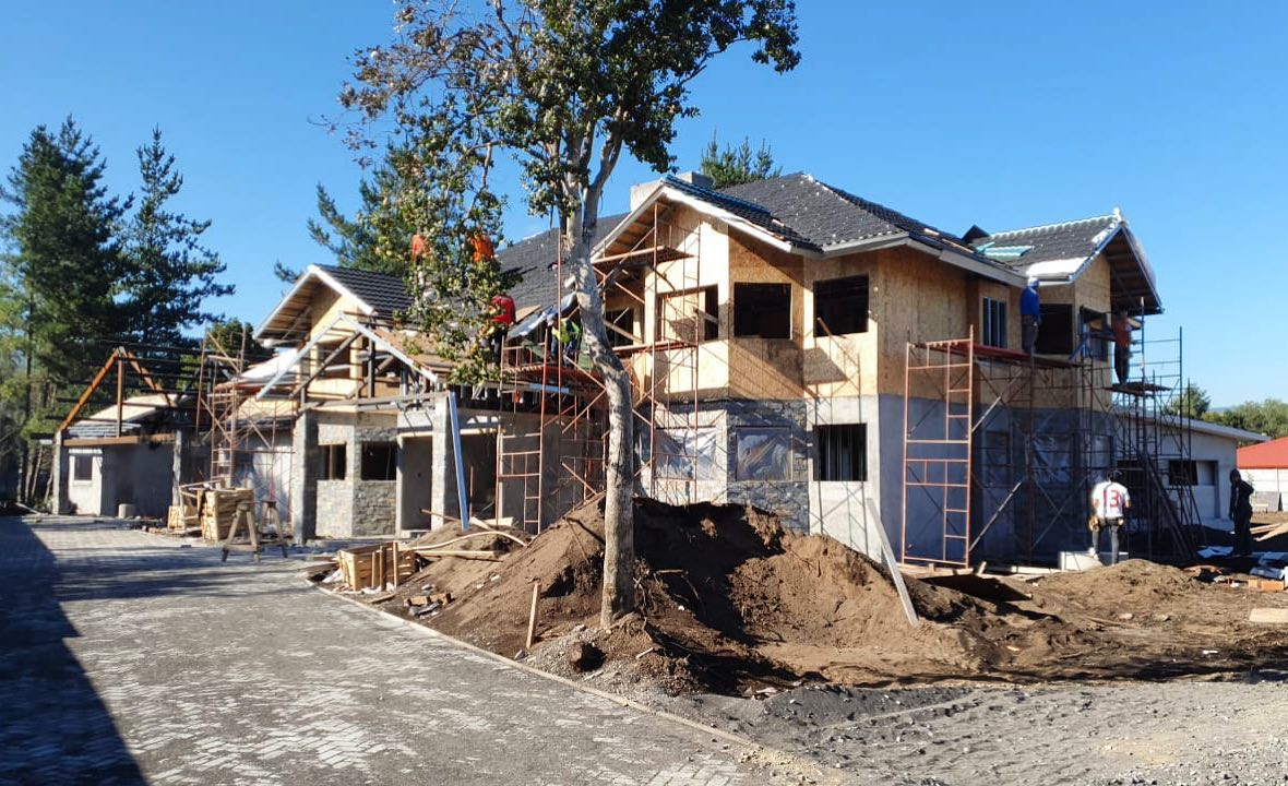 ¡Emocionante avance en este 2021! Casa W en el tradicional entorno de Villa Italia, Coronel, avanza rápidamente. Con más de 540 m2 construidos, esta casa está inspirada en un espíritu familiar, entornos naturales y un estilo de vida conservador. ¡Un proyecto que promete ser extraordinario! 🏡🍃