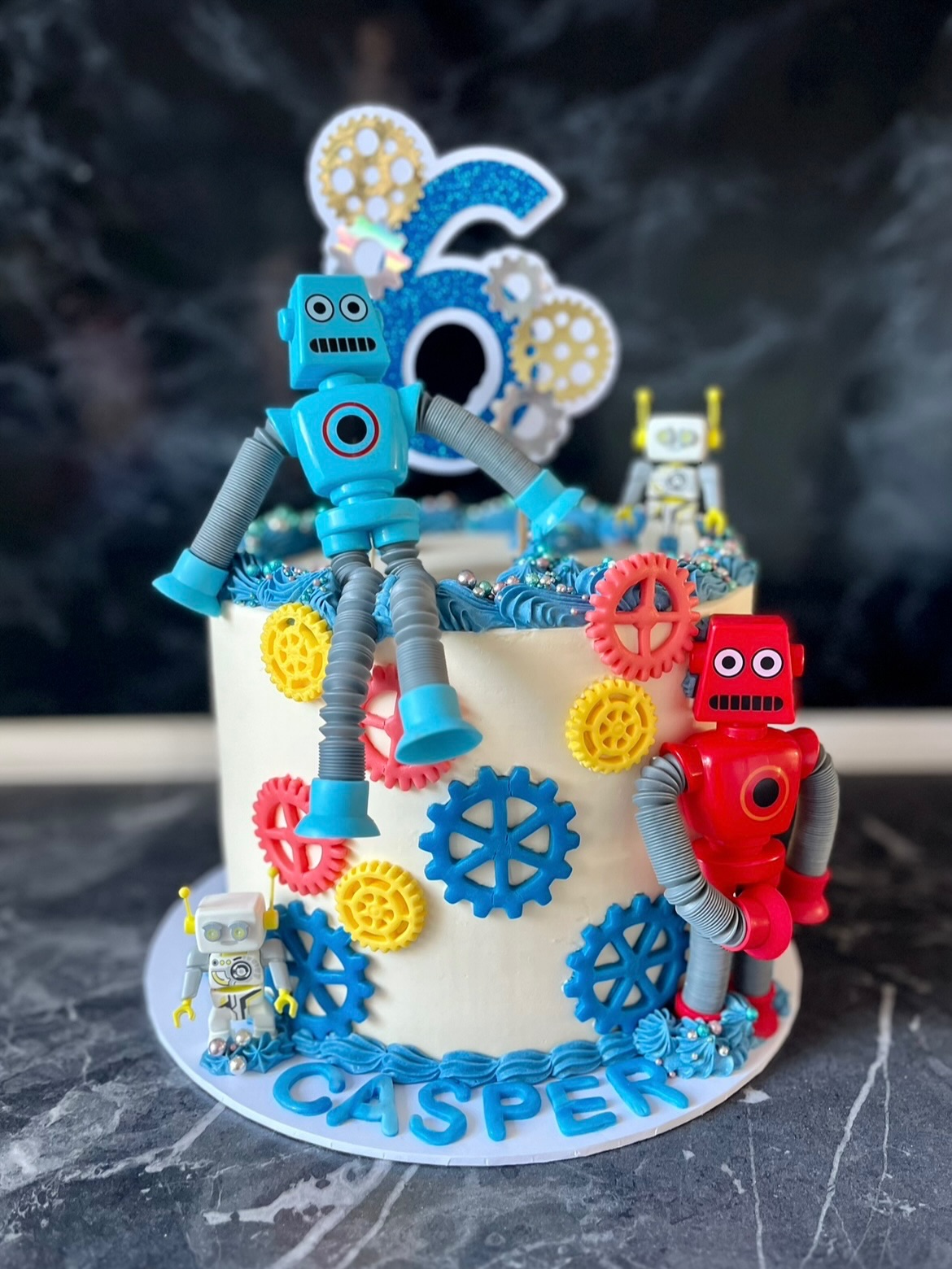 For robot loving Caspers 6 birthday 🤖
.
.
.
#bakeit #bakersofinstagram #buttercreamcake #cakedecorator #cakecakecake