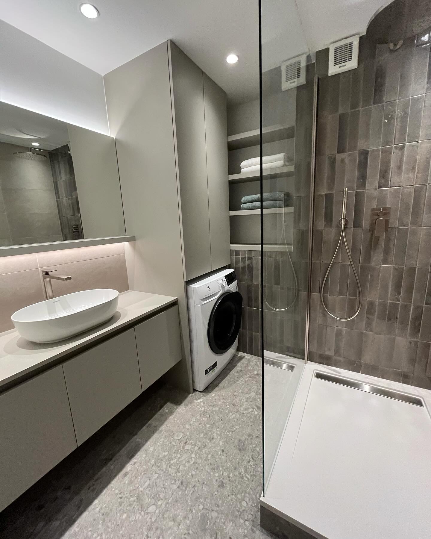 ~ Appartement W ~
Salle de bain 🛁
#megeve #paysdumontblanc #prazsurarly #valdarly #montblanc #moutains #maitredoeuvre #suividechantier #chantierencours #appartement #renovationappartement #appartementneuf #montagne #entrepreneur #frenchalps #chantier #wood #interiordesign #chantierencours #renovation #suividechantier #style #conception #amenagementinterieur #projet #travaux #alpinterieur #bois #btp #realisation
Bertrand DESMONS 📲+33 (0)6 24 22 25 79 💻contact.alp.interieur@gmail.com