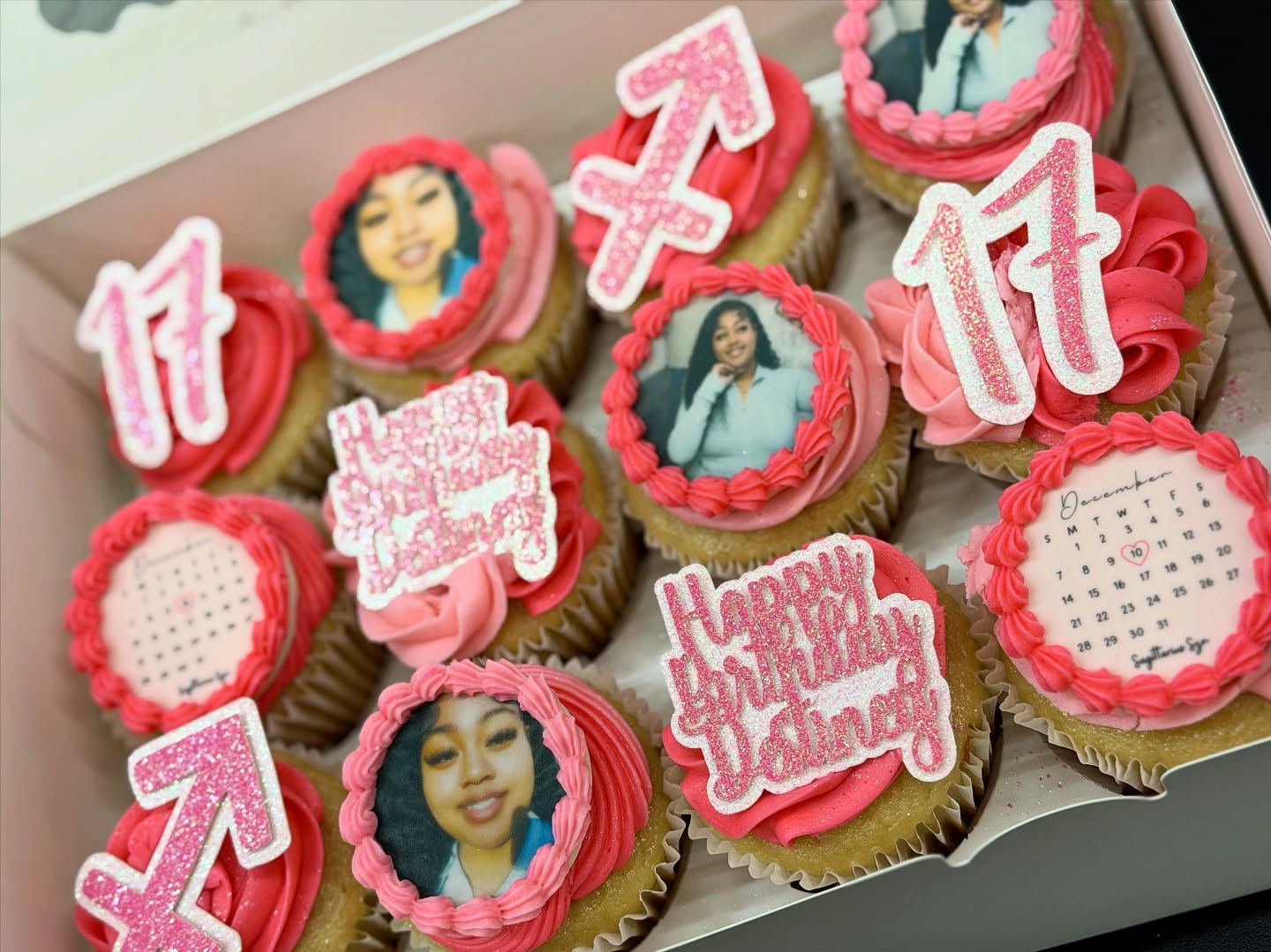 Sweet 17 with a Sagittarius touch ♐️✨
Custom birthday cupcakes for a Sagittarius turning 17. Pink buttercream, edible photo toppers, glitter details, and a calendar date to make it extra personal.
Simple, cute, and made to celebrate a special milestone.
Want custom cupcakes for your birthday or event? DM us or visit our website to place your order 💕
-
-
-
#customcupcake #sagittariusseason♐️ #sagittariusbaby♐️ #jazikreations